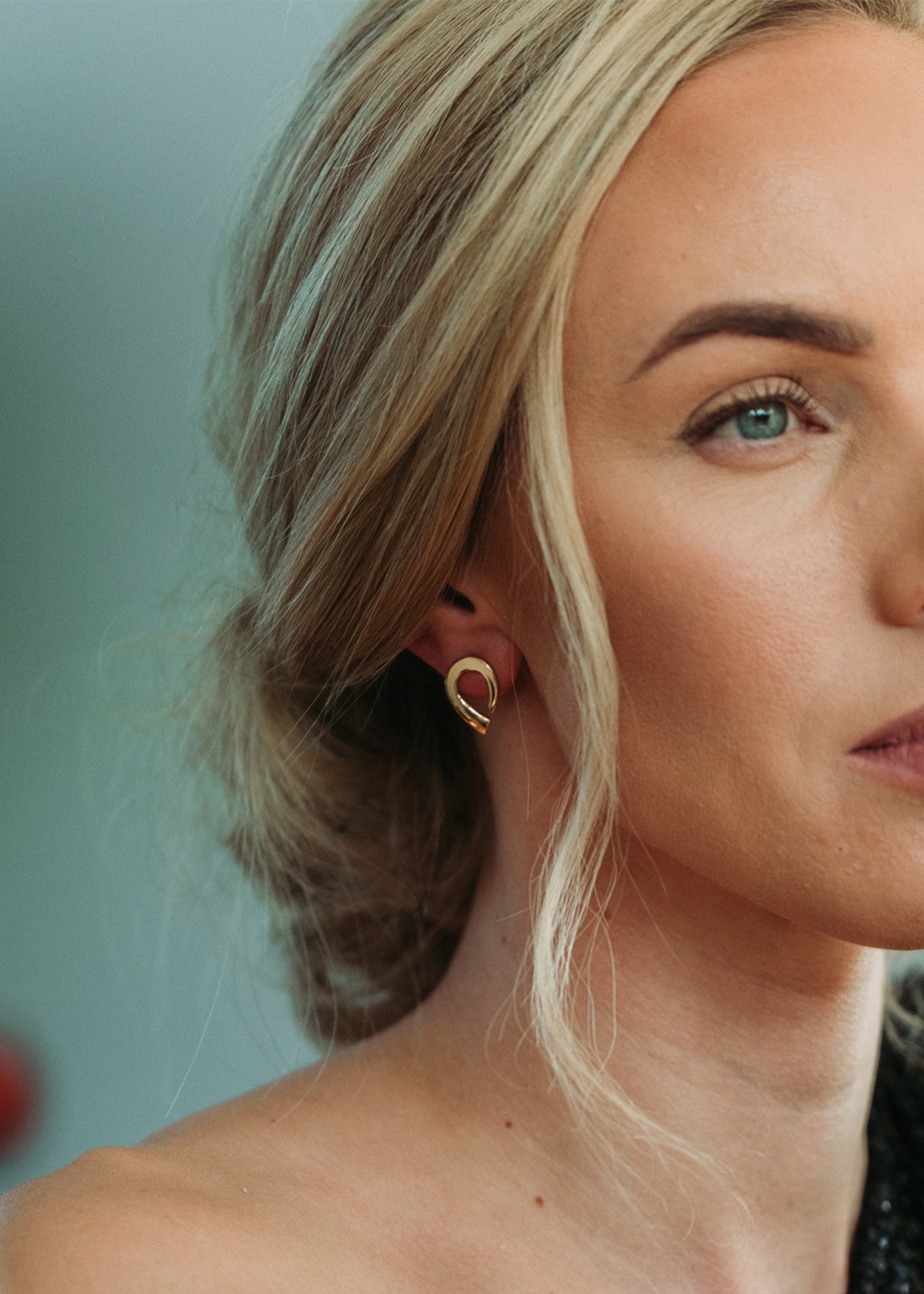Curved Earrings Medium Gold Pulpit Rock