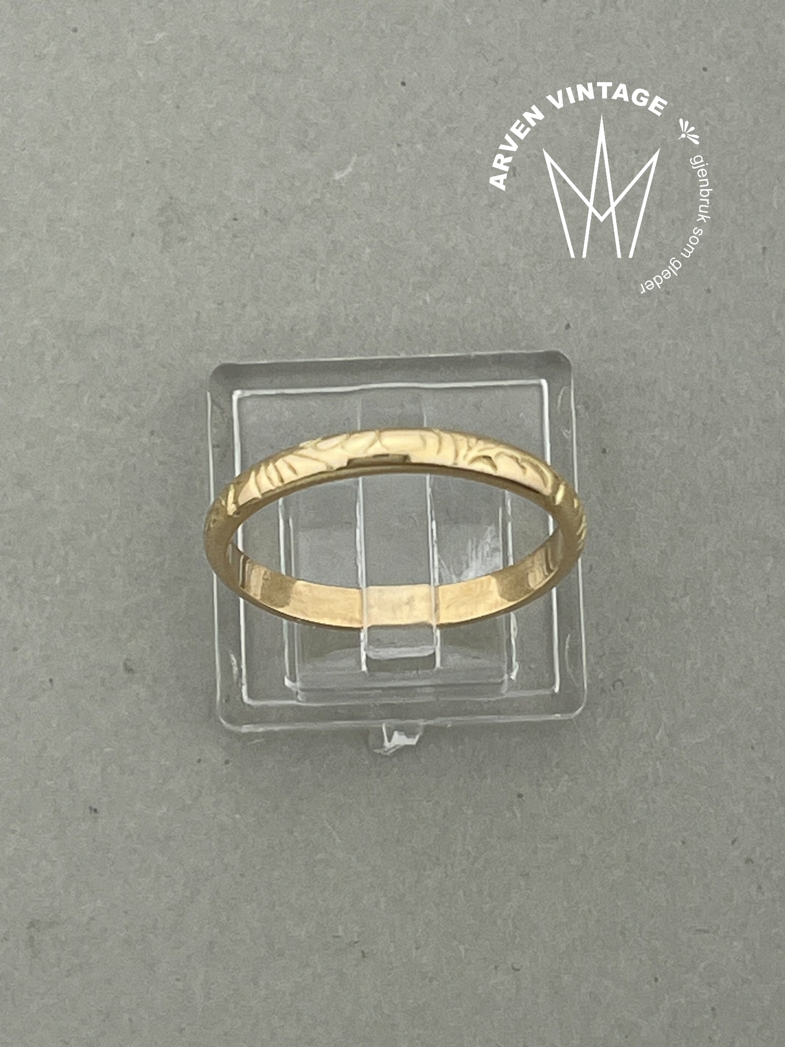 Vintage siselert ring gult gull str 57