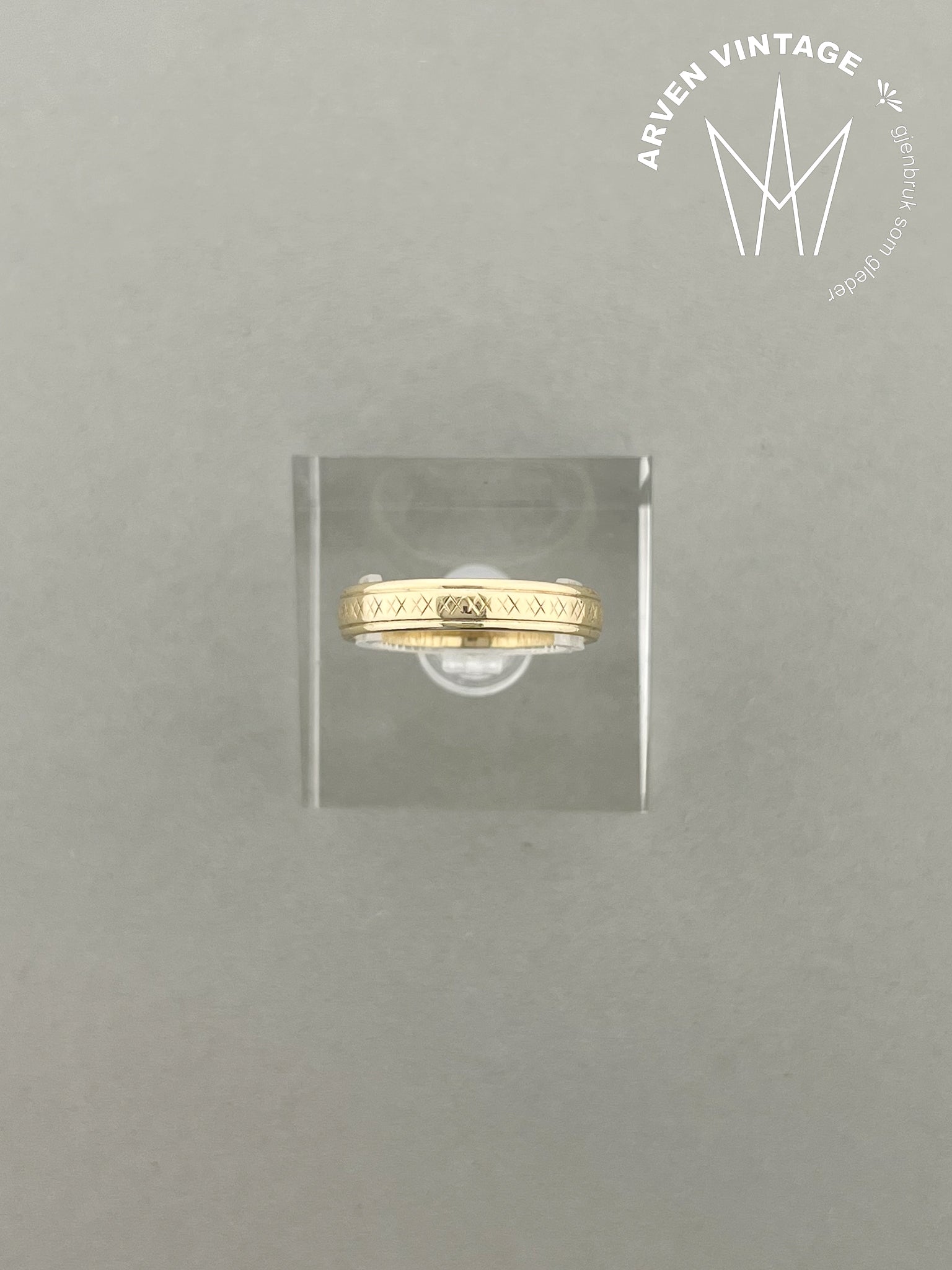 Vintage ring gult gull med mønster str 55