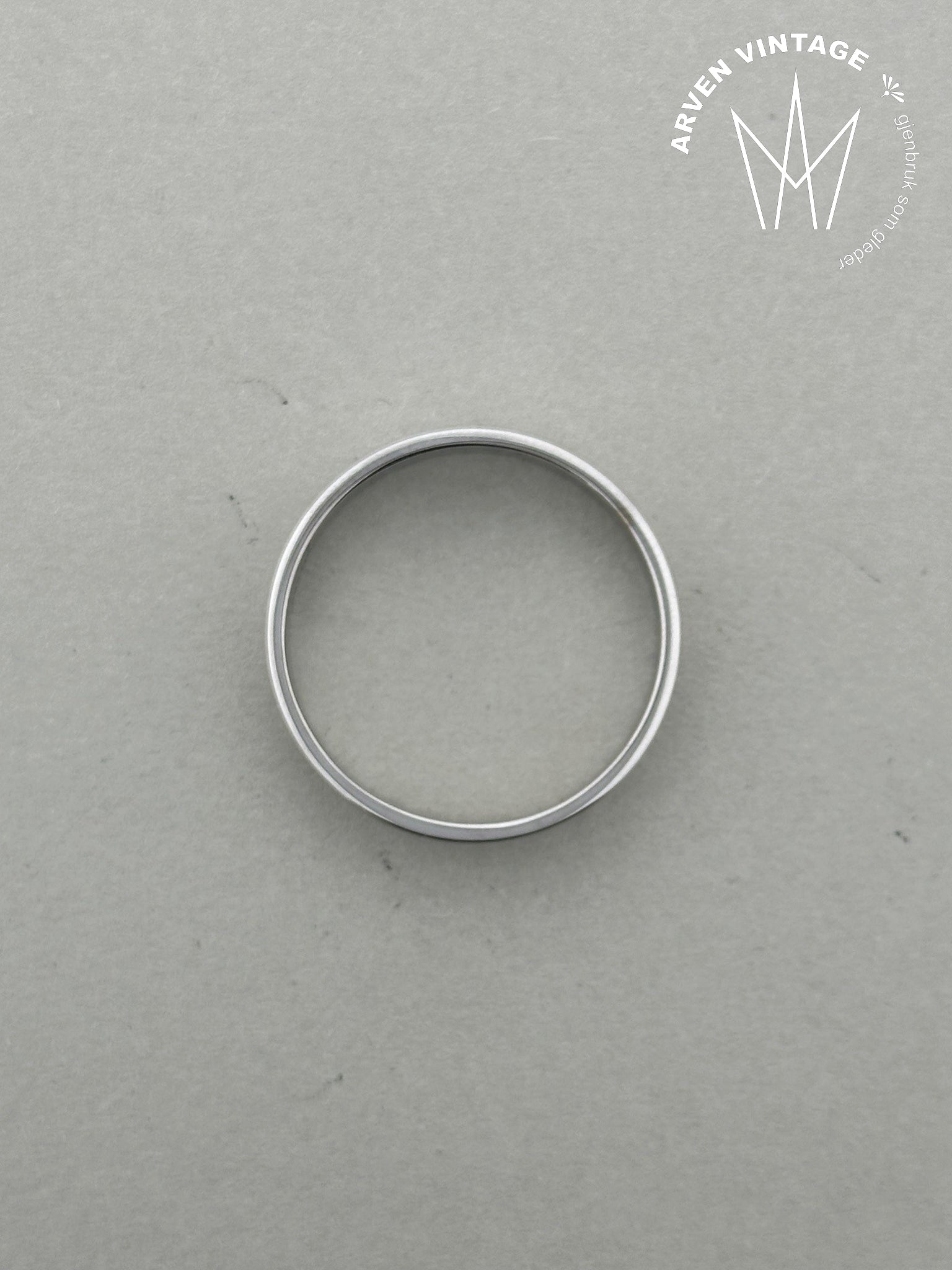 Vintage glatt ring hvitt gull str 57