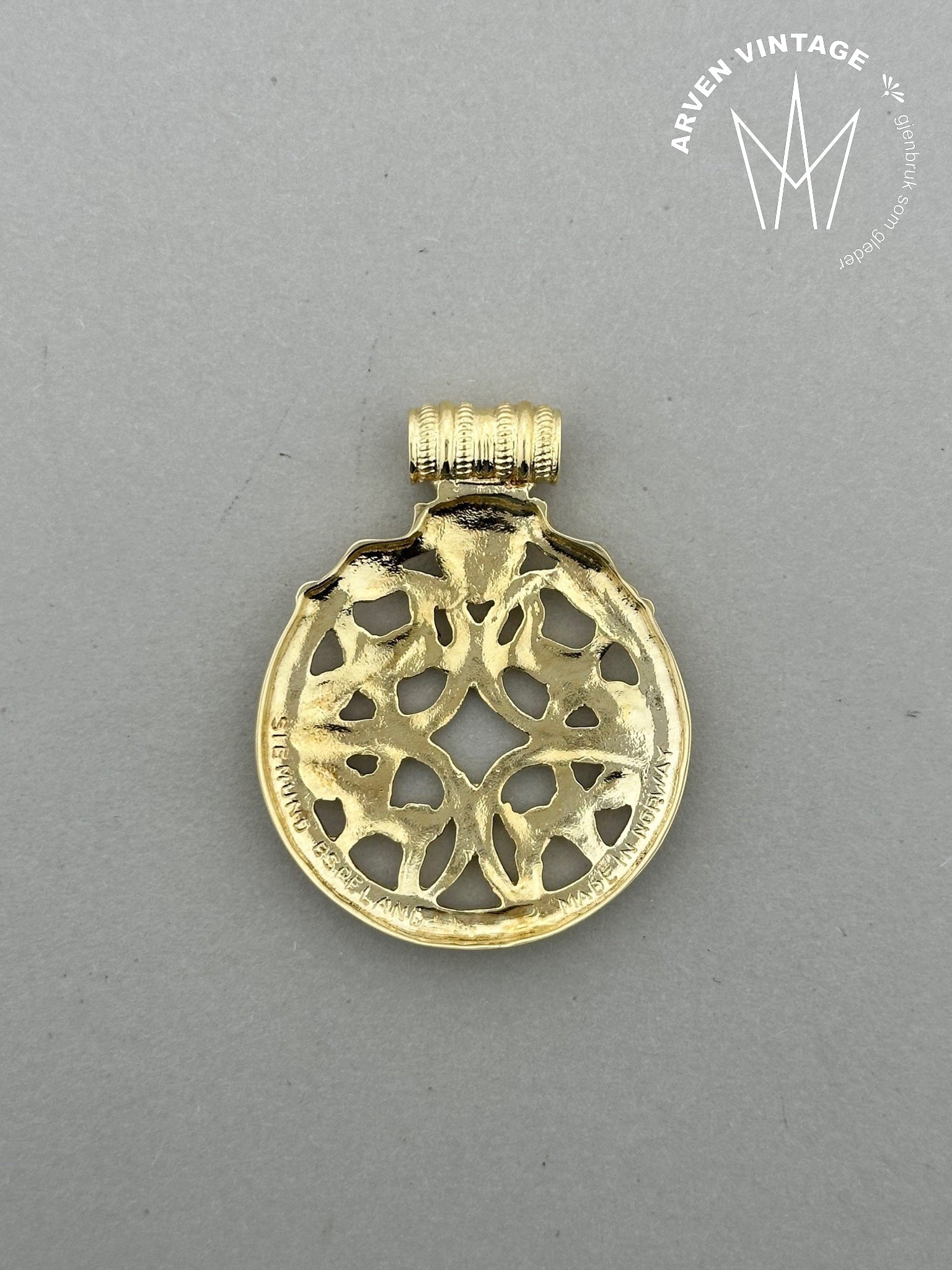 Vintage pendant yellow gold