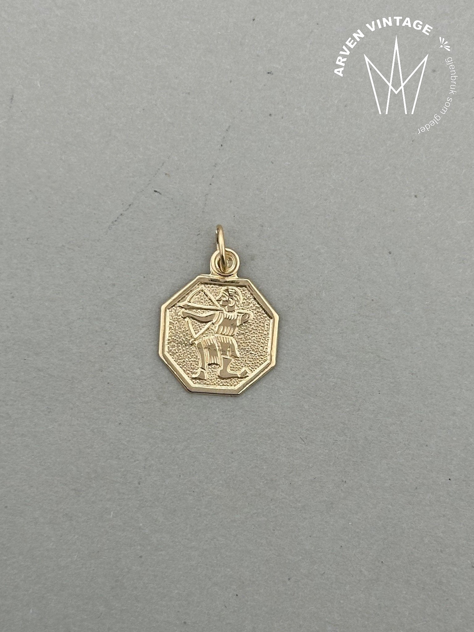 Vintage pendant Sagittarius yellow gold