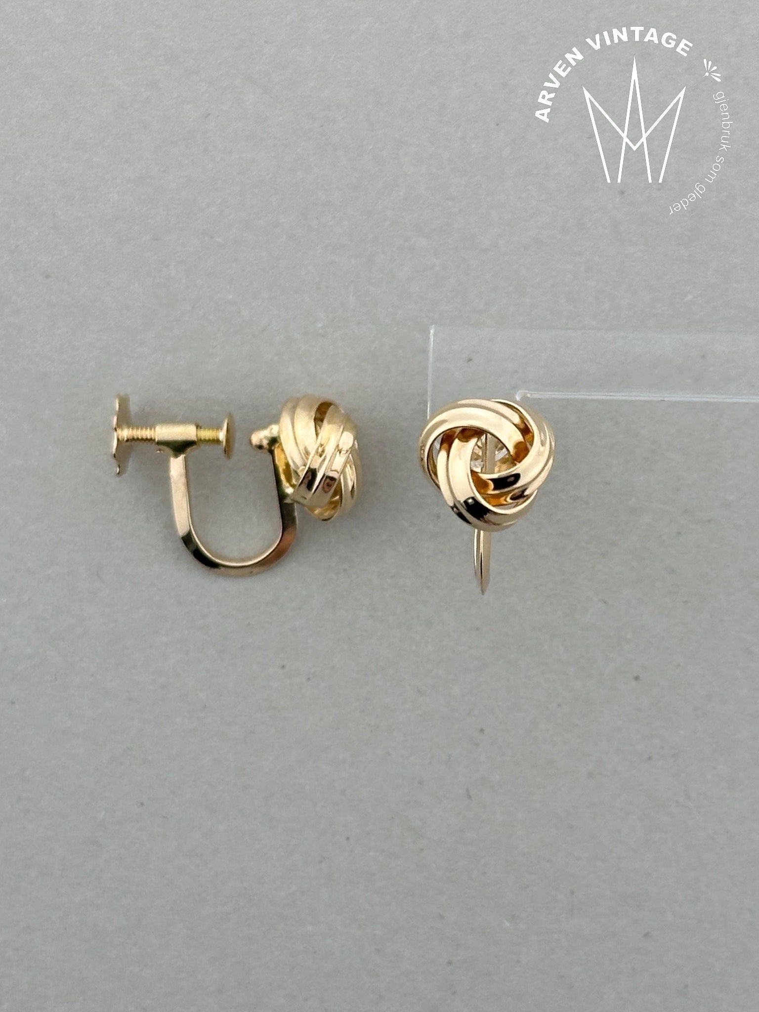 Vintage knot earrings with screw fastening yellow gold