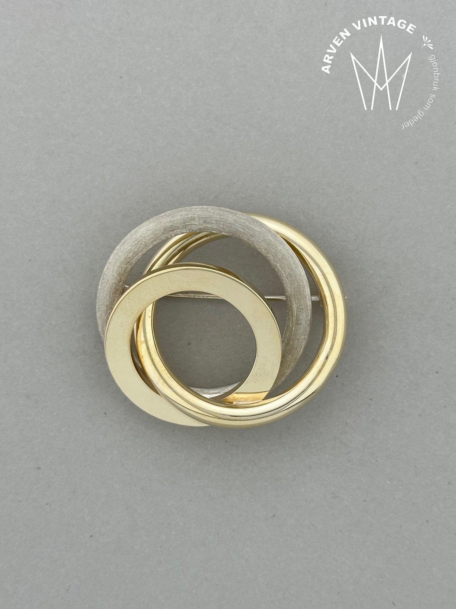 Vintage brooch yellow gold