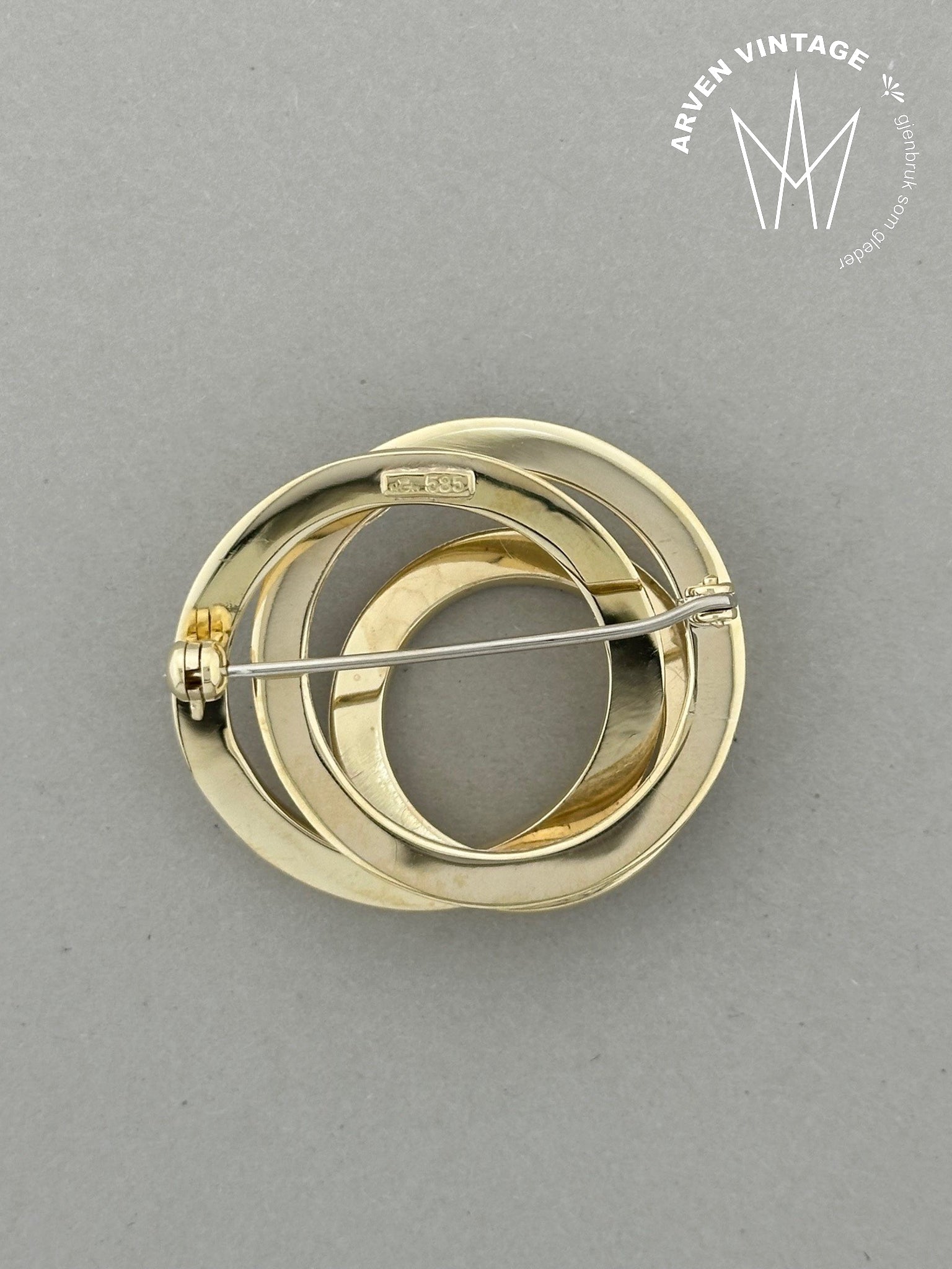 Vintage brooch yellow gold