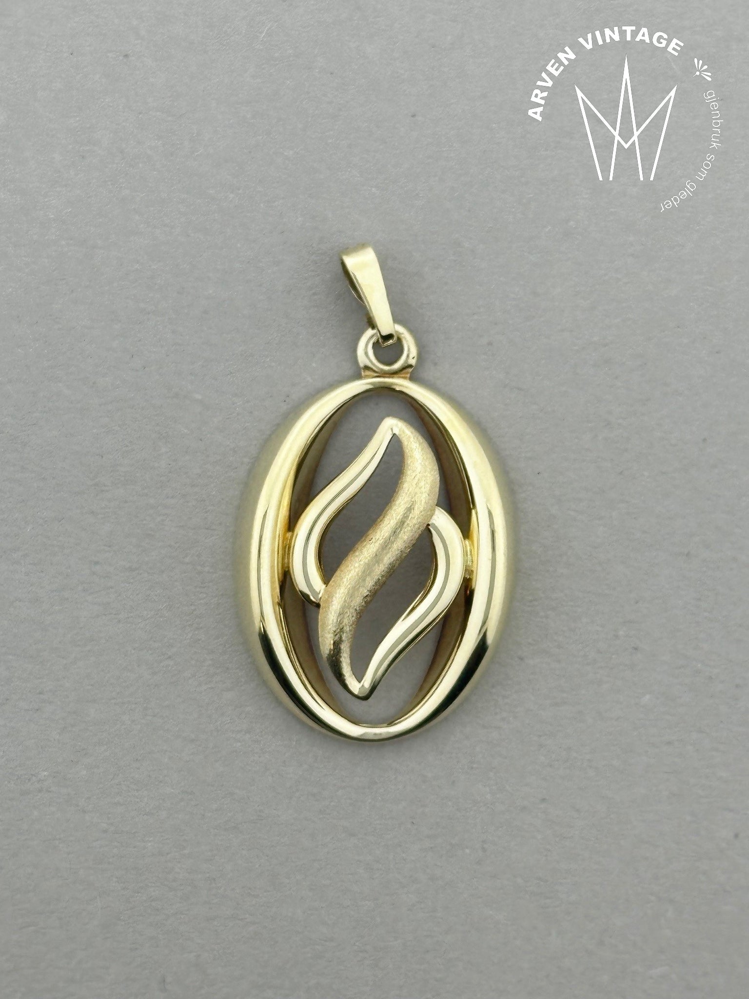 Vintage pendant yellow gold