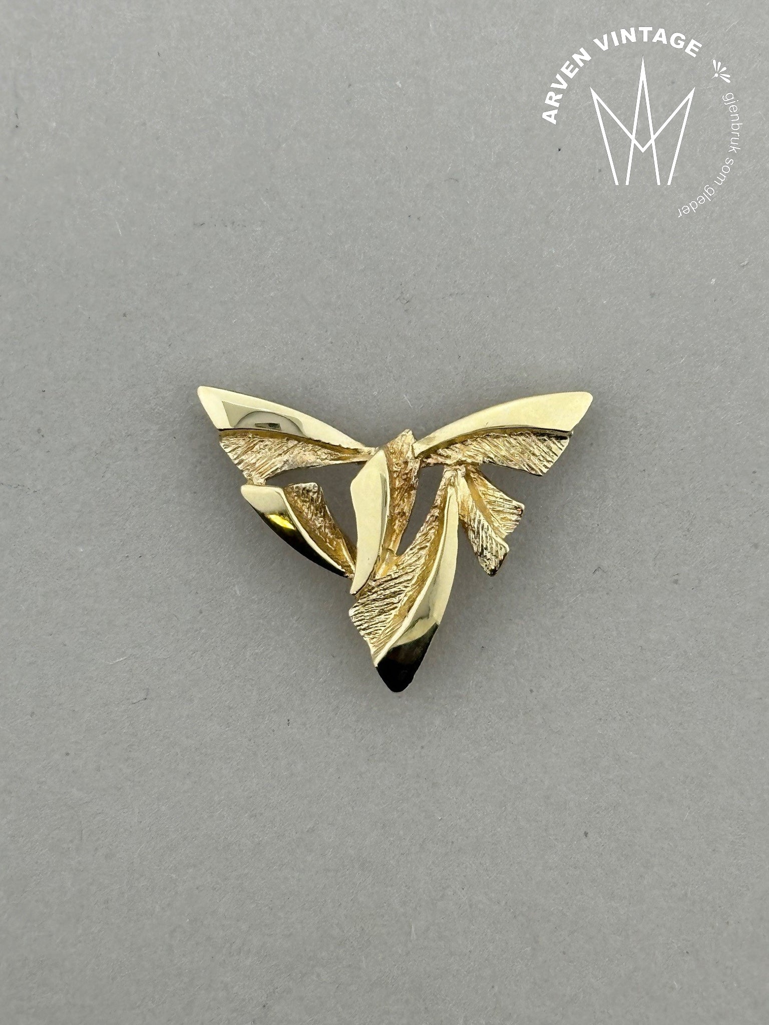 Vintage pendant yellow gold