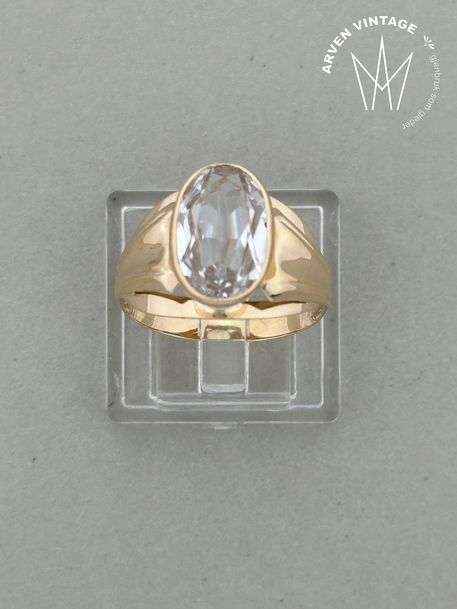 Vintage ring med blank sten gult gull str 52