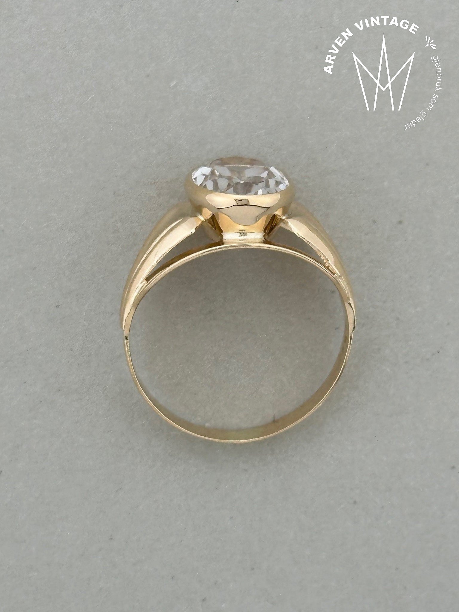 Vintage ring med blank sten gult gull str 52