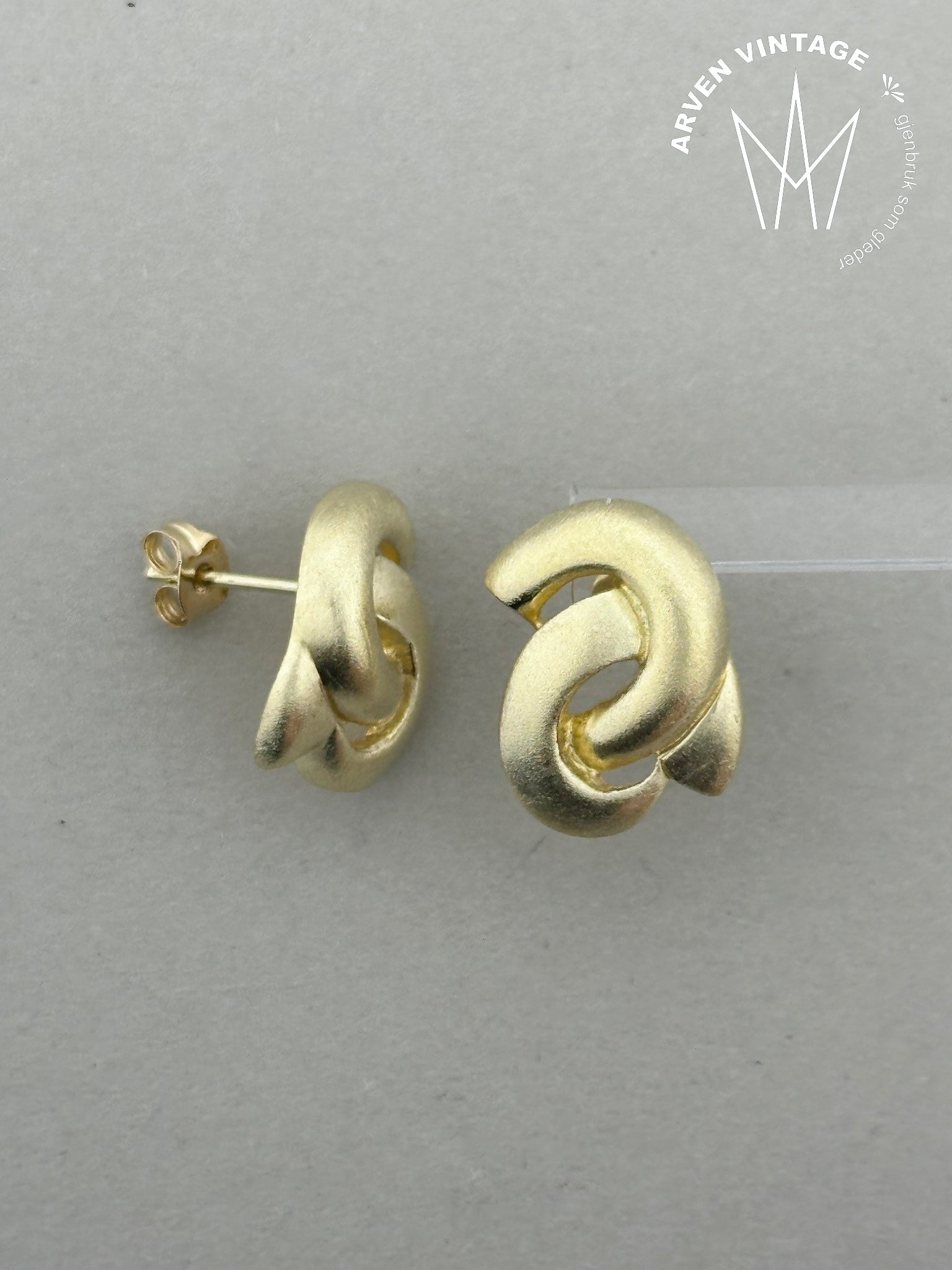 Vintage earrings yellow gold