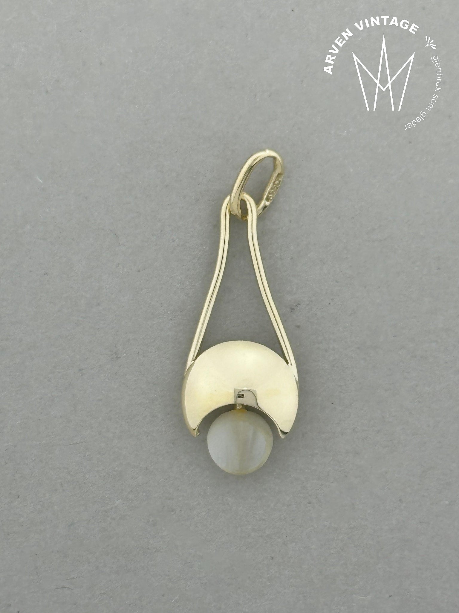 Vintage anheng gult gull med hvit sten