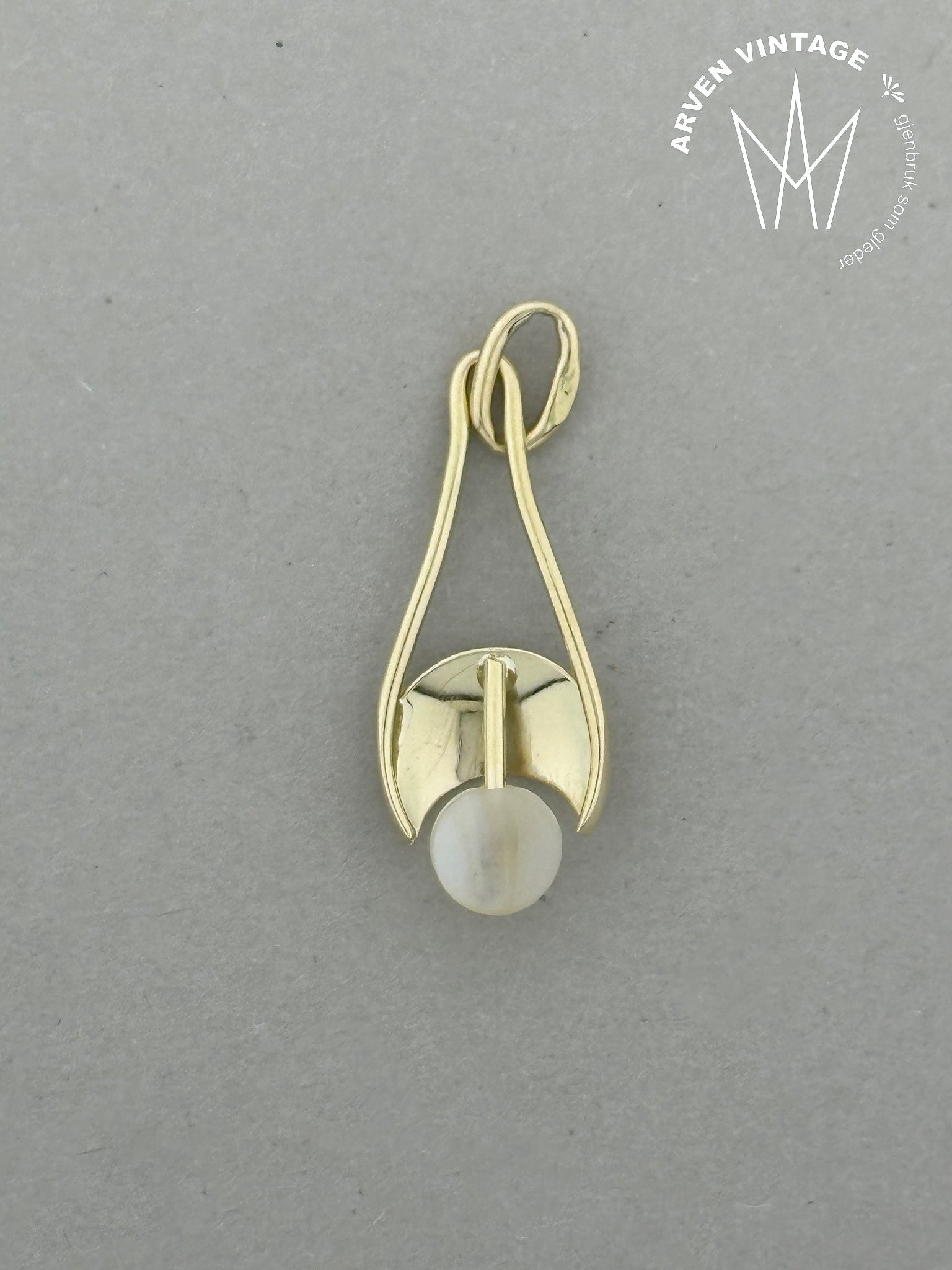 Vintage anheng gult gull med hvit sten