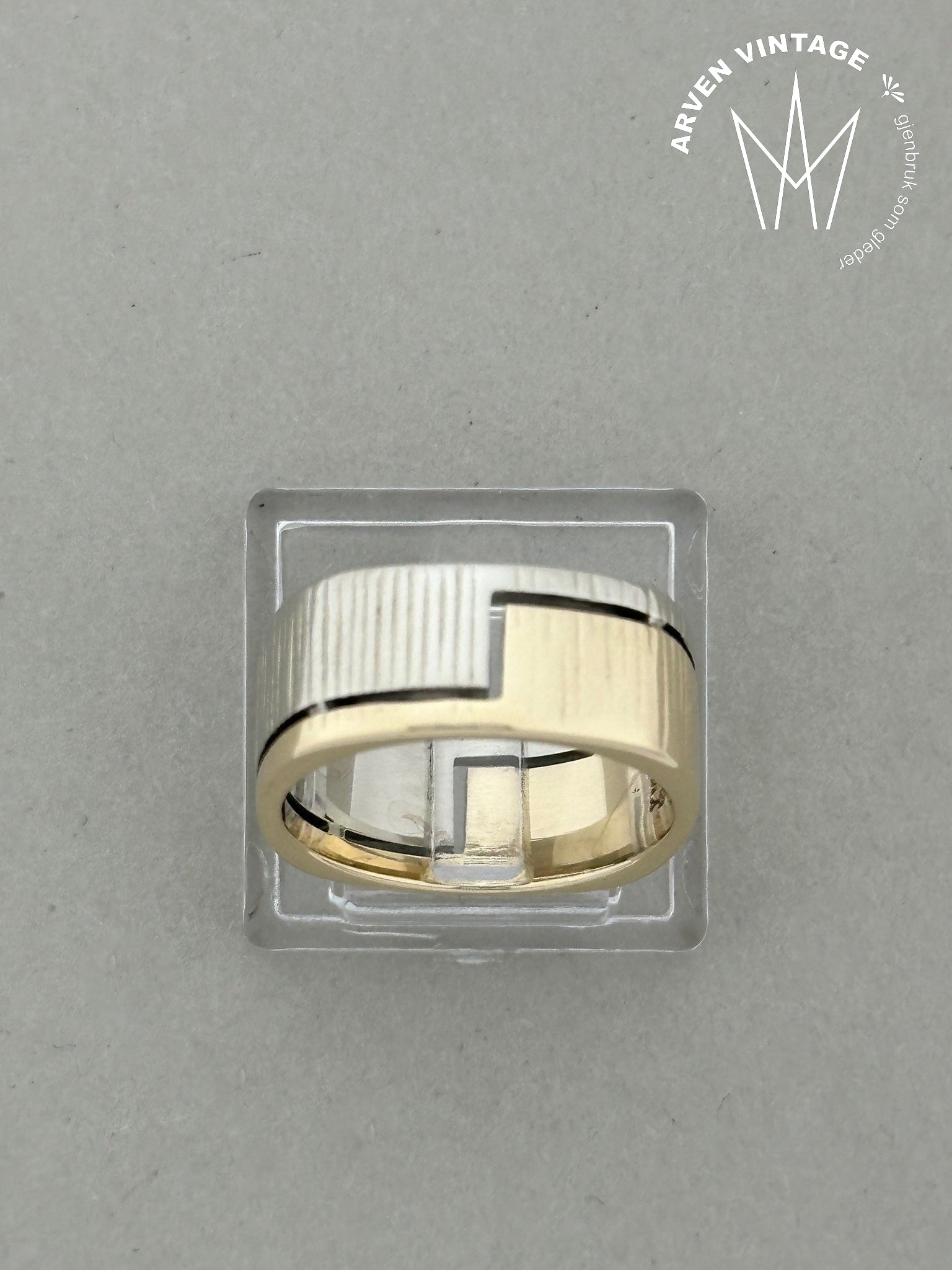 Vintage ring i gult og hvitt gull str 52