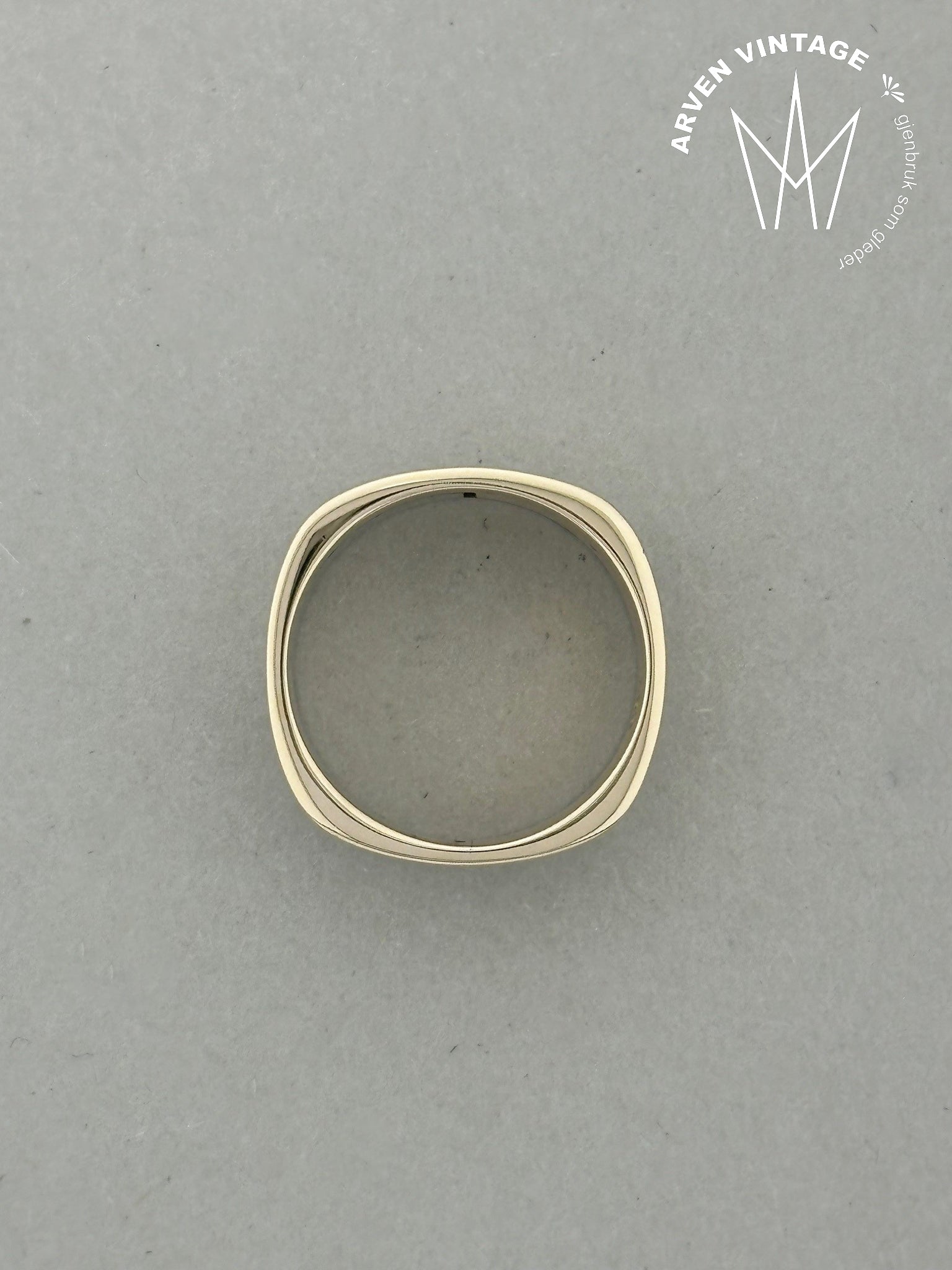 Vintage ring i gult og hvitt gull str 52