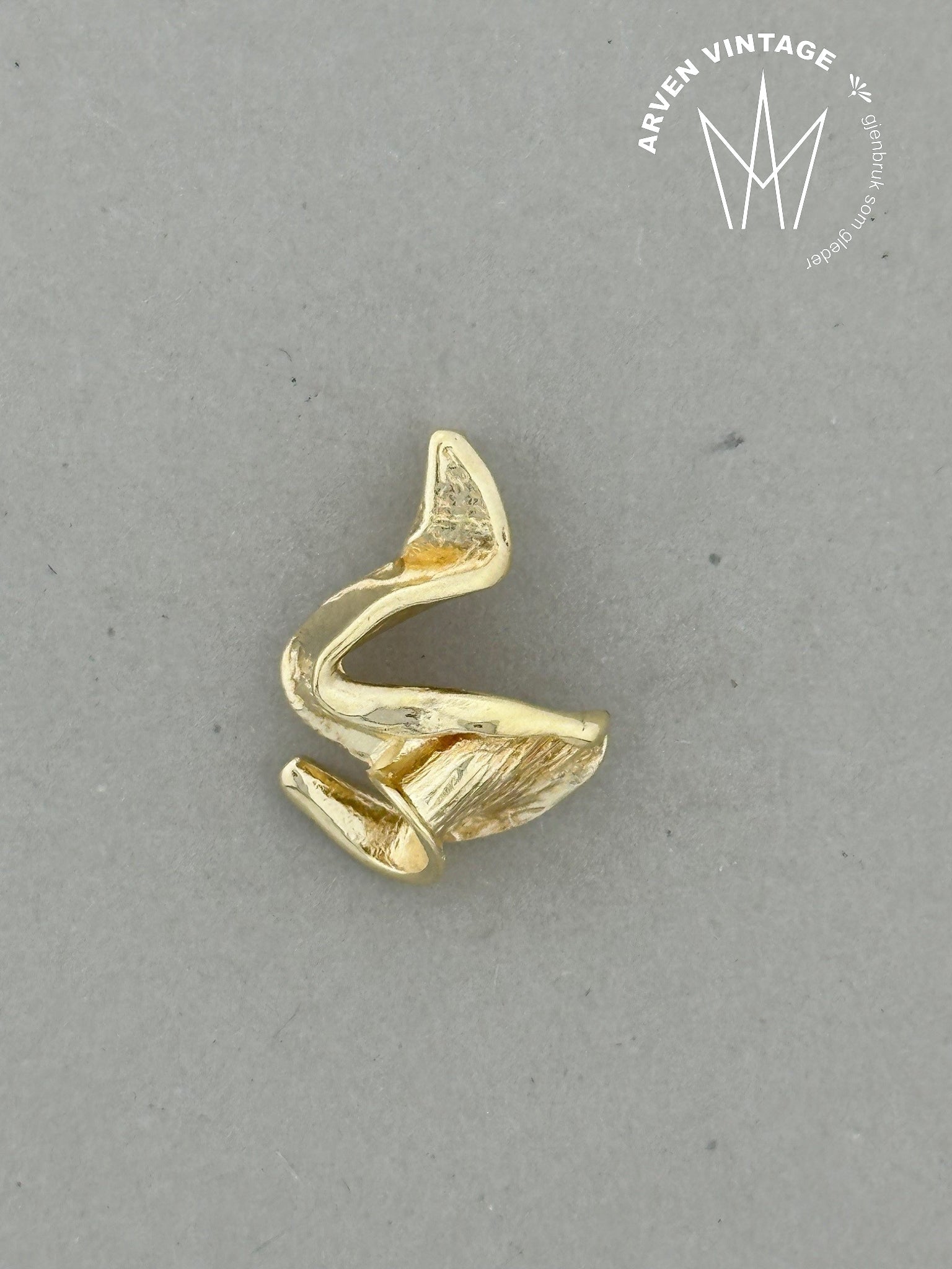 Vintage pendant yellow gold