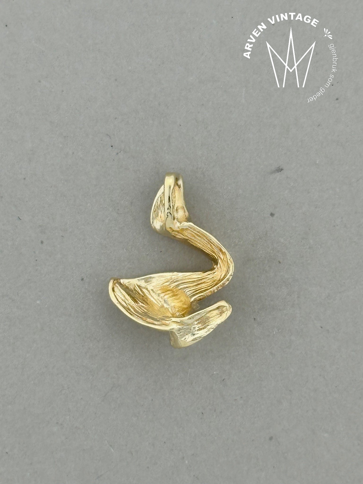 Vintage pendant yellow gold