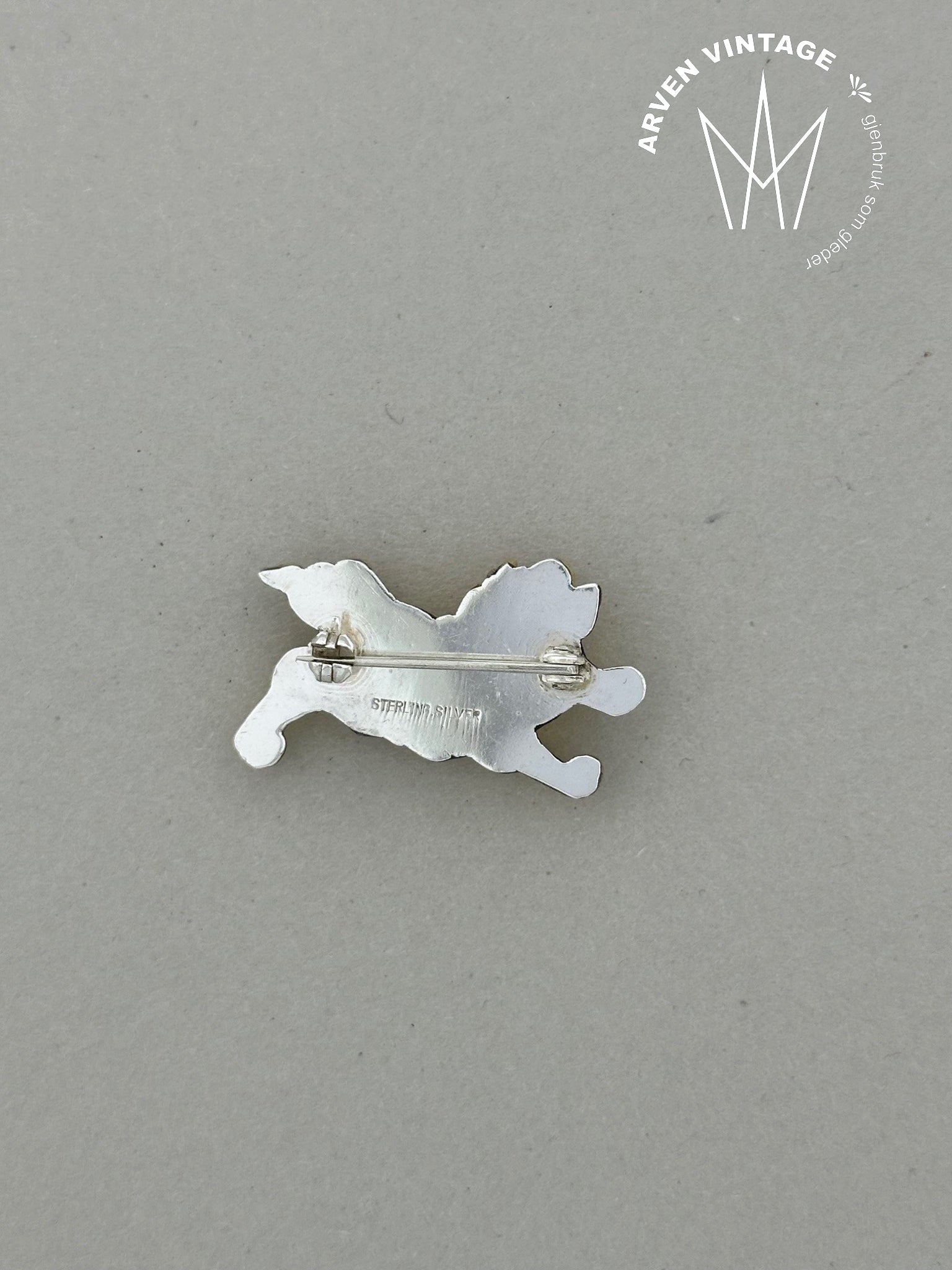 Vintage gold plated silver lion brooch