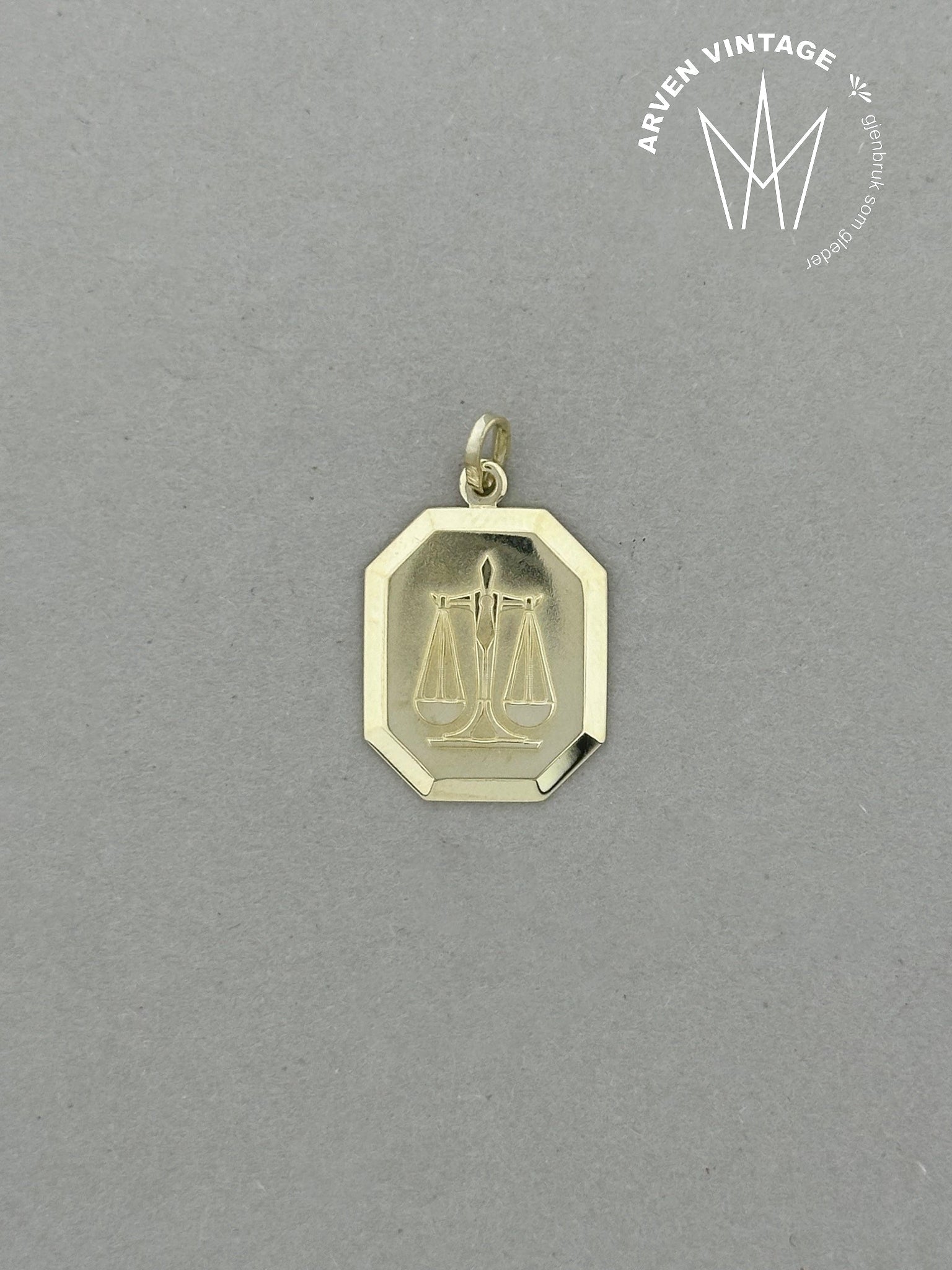 Vintage Libra pendant yellow gold