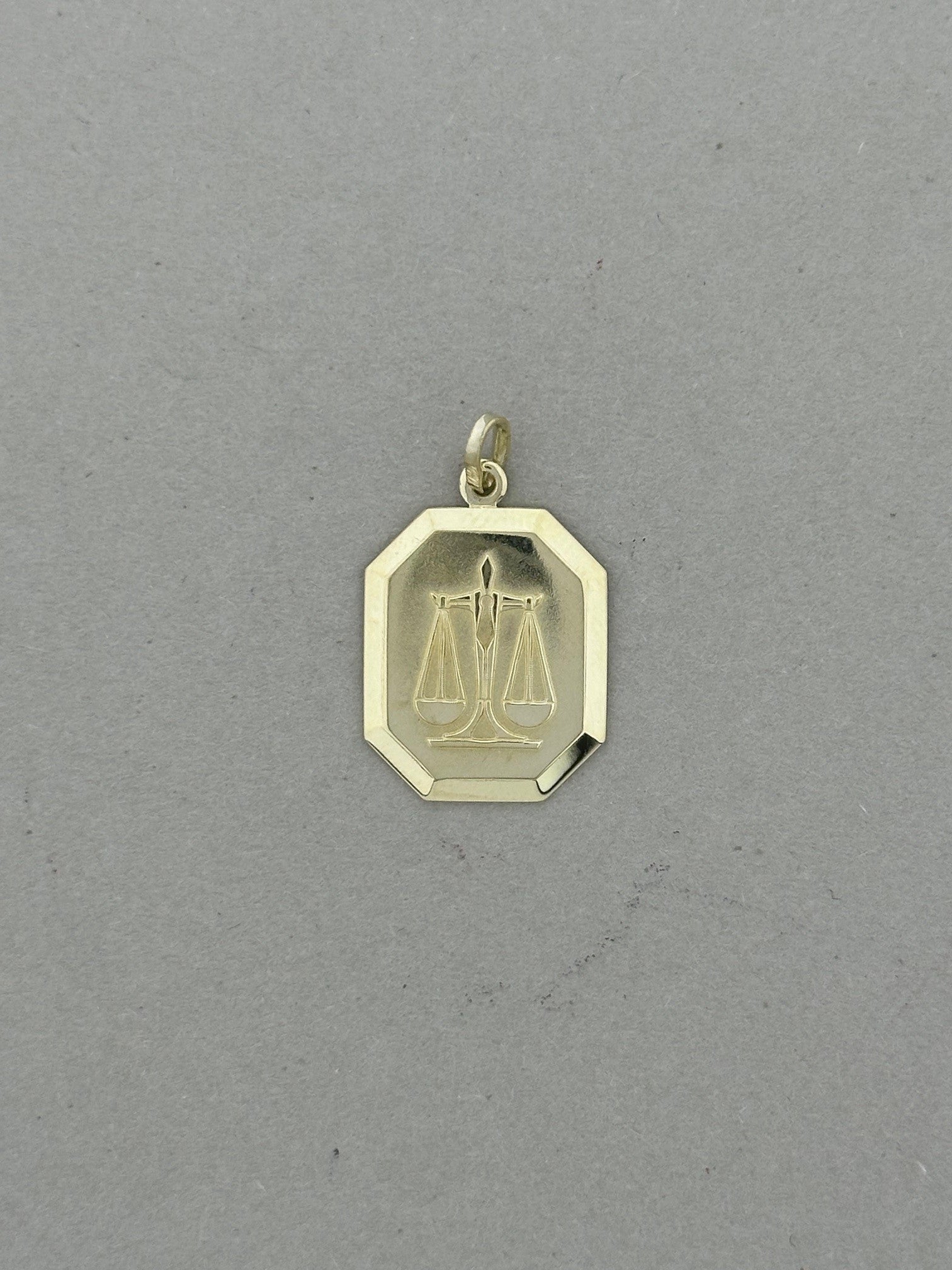 Vintage Libra pendant yellow gold