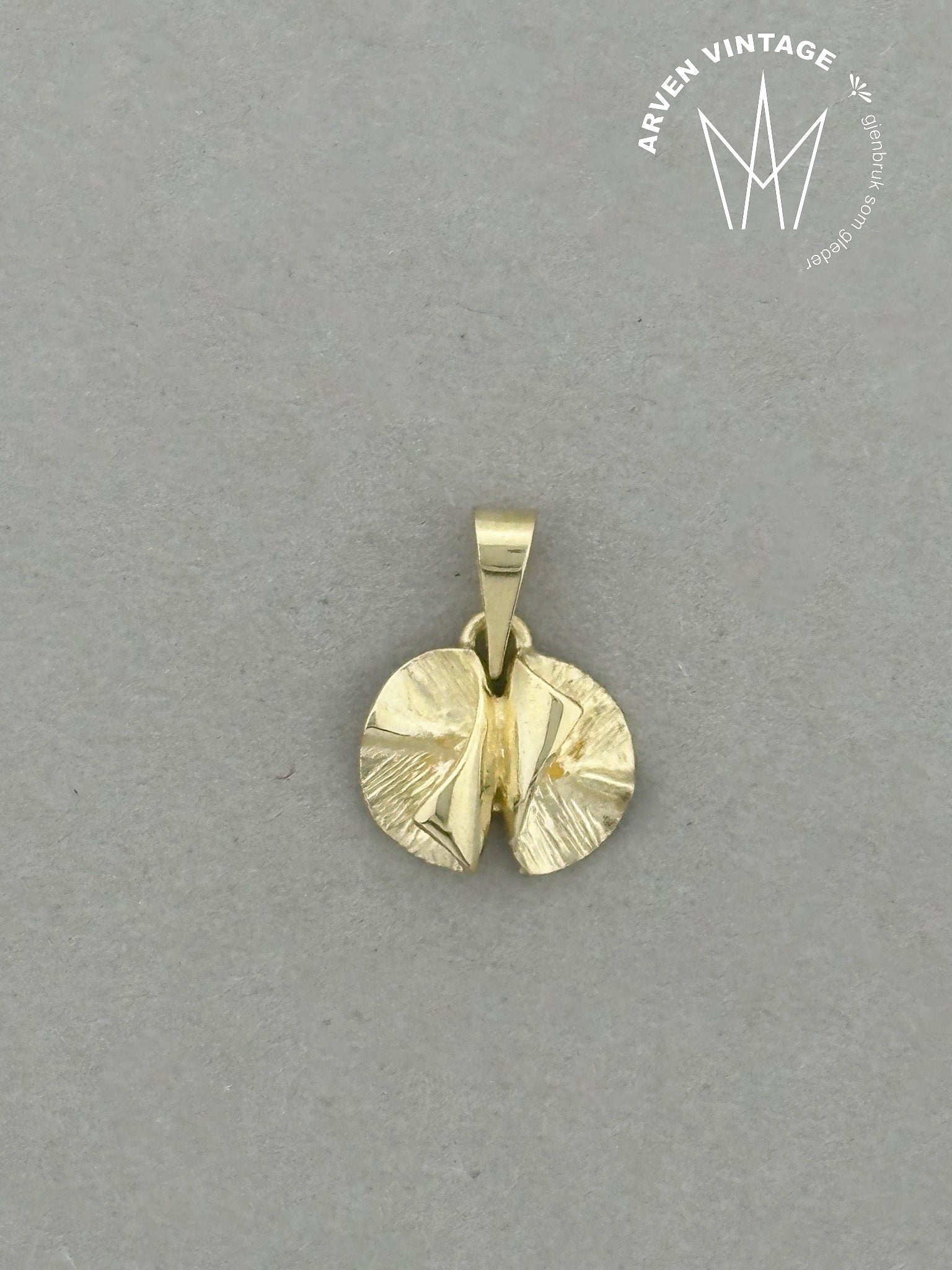 Vintage pendant yellow gold