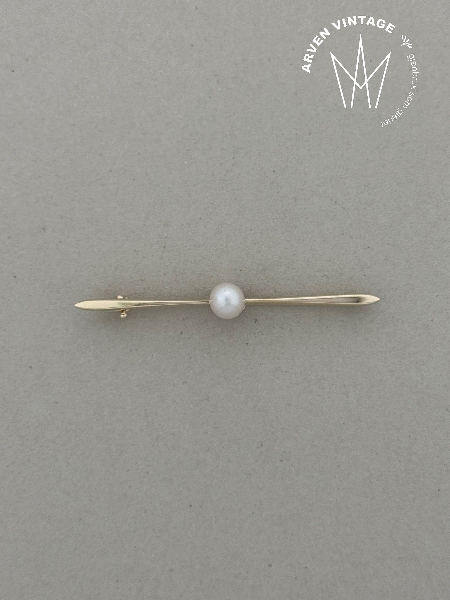 Vintage pin with pearl yellow gold 18K