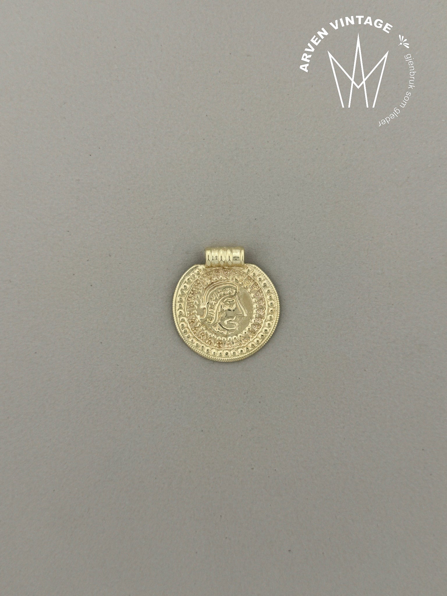 Vintage pendant yellow gold