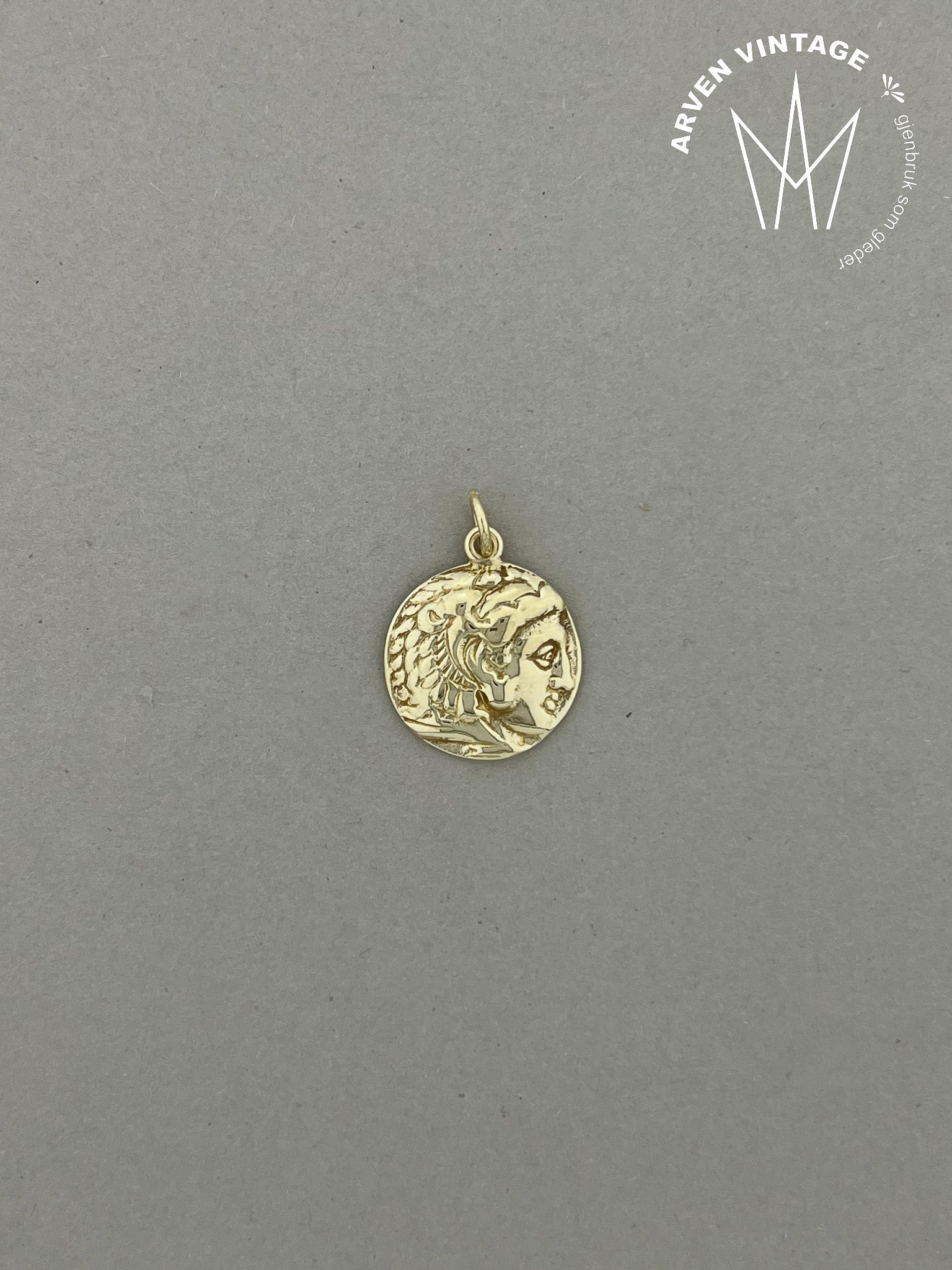 Vintage pendant yellow gold