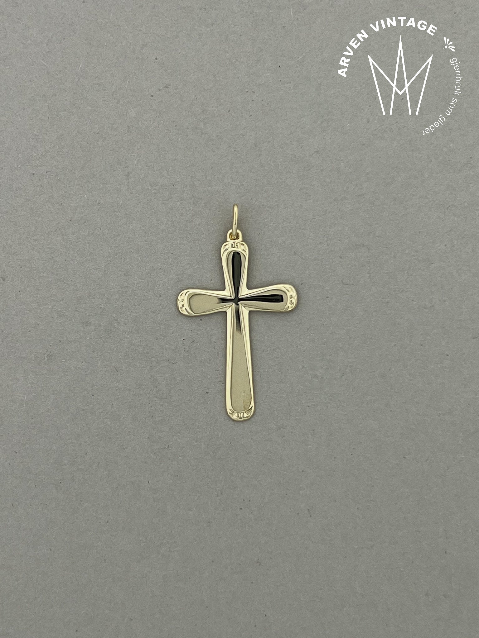 Vintage cross pendant yellow gold