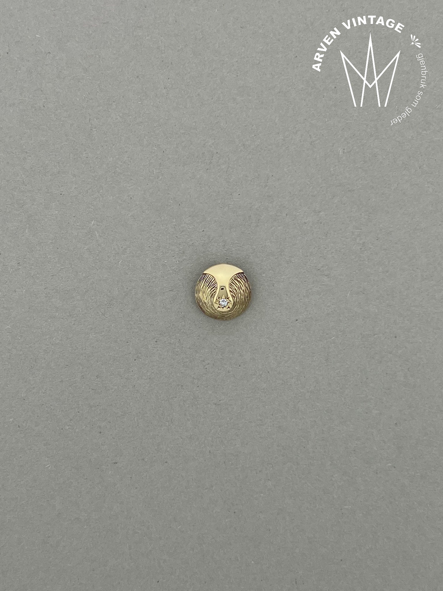 Vintage diamond pendant yellow gold