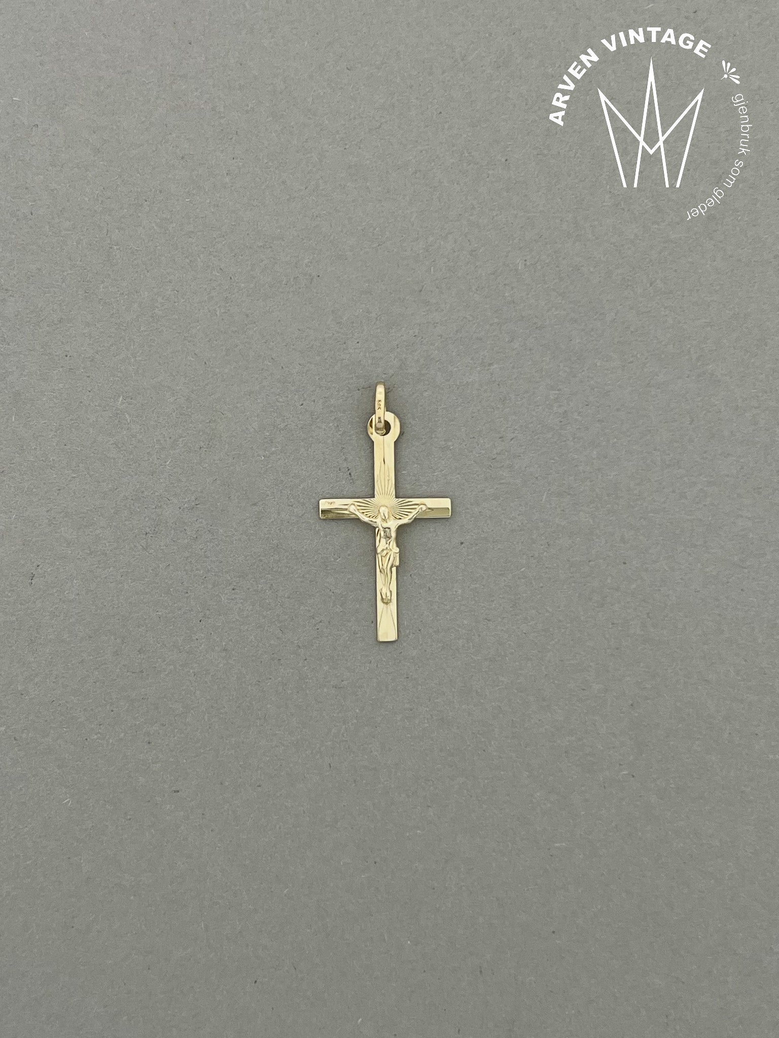 Vintage cross pendant yellow gold