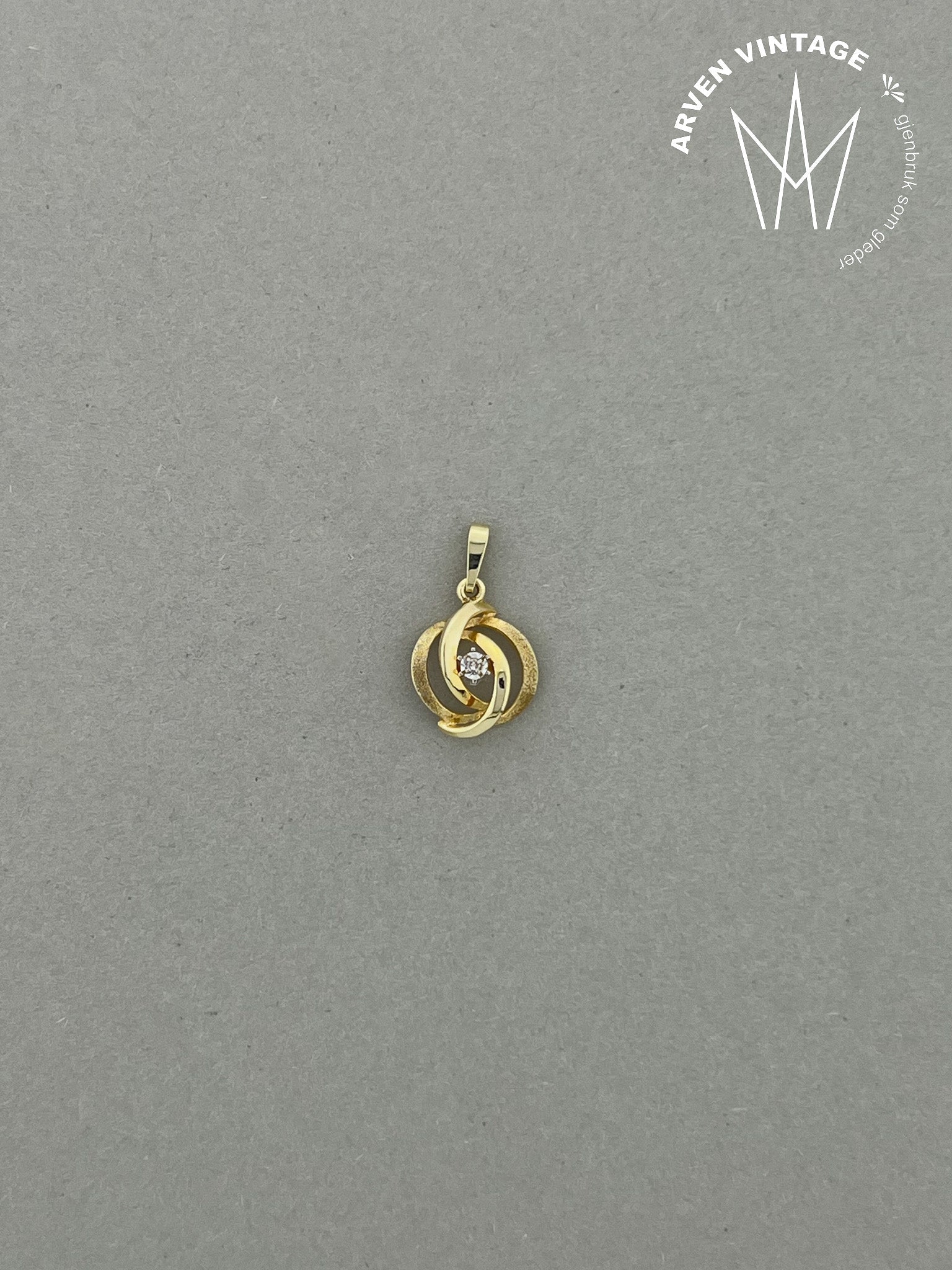 Vintage pendant yellow gold