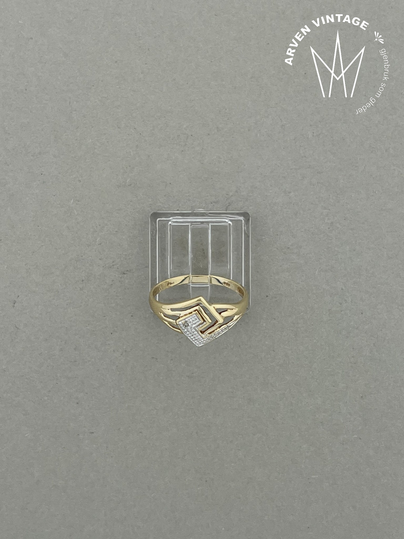 Vintage diamond ring yellow gold size 57