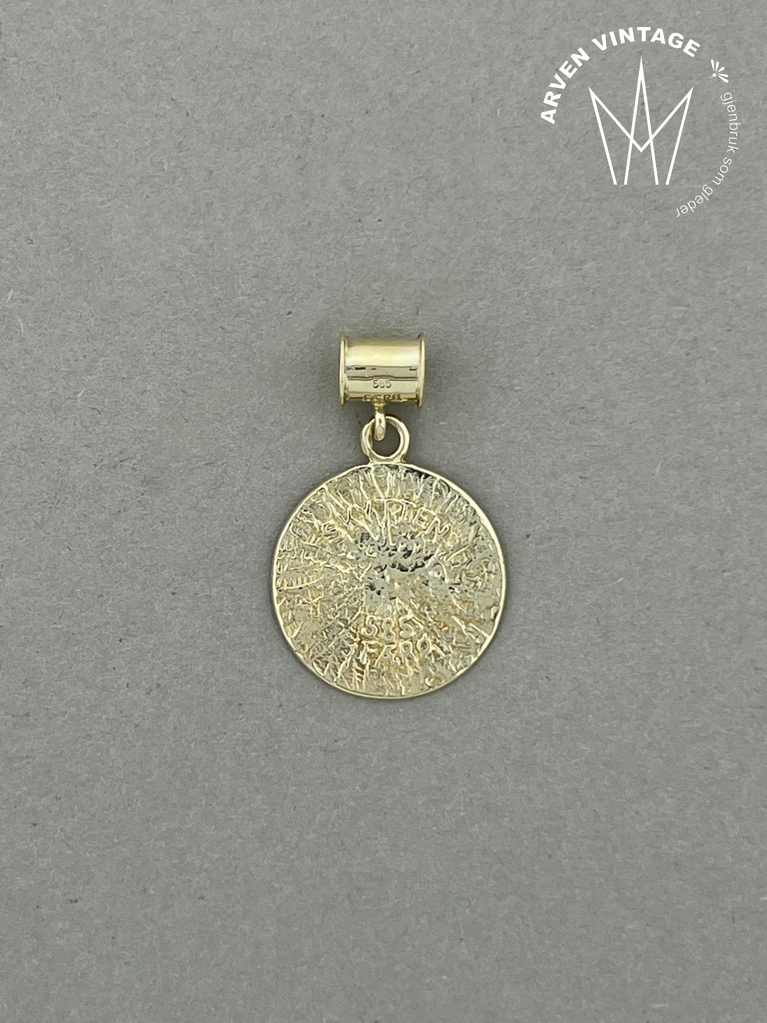 Vintage Sagittarius pendant yellow gold