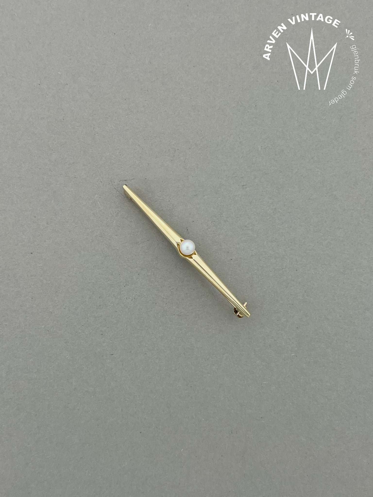 Vintage brooch yellow gold