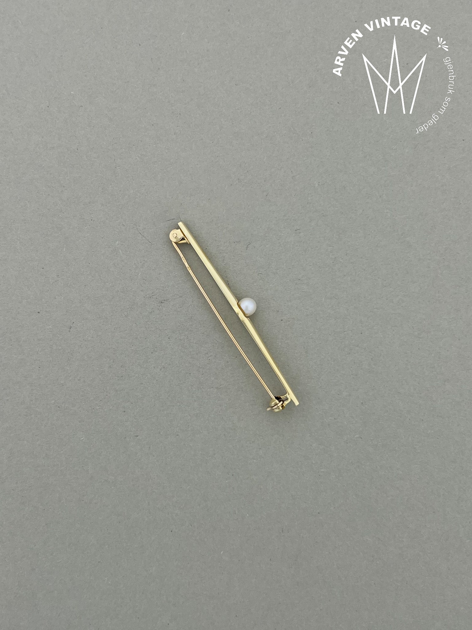 Vintage brooch yellow gold