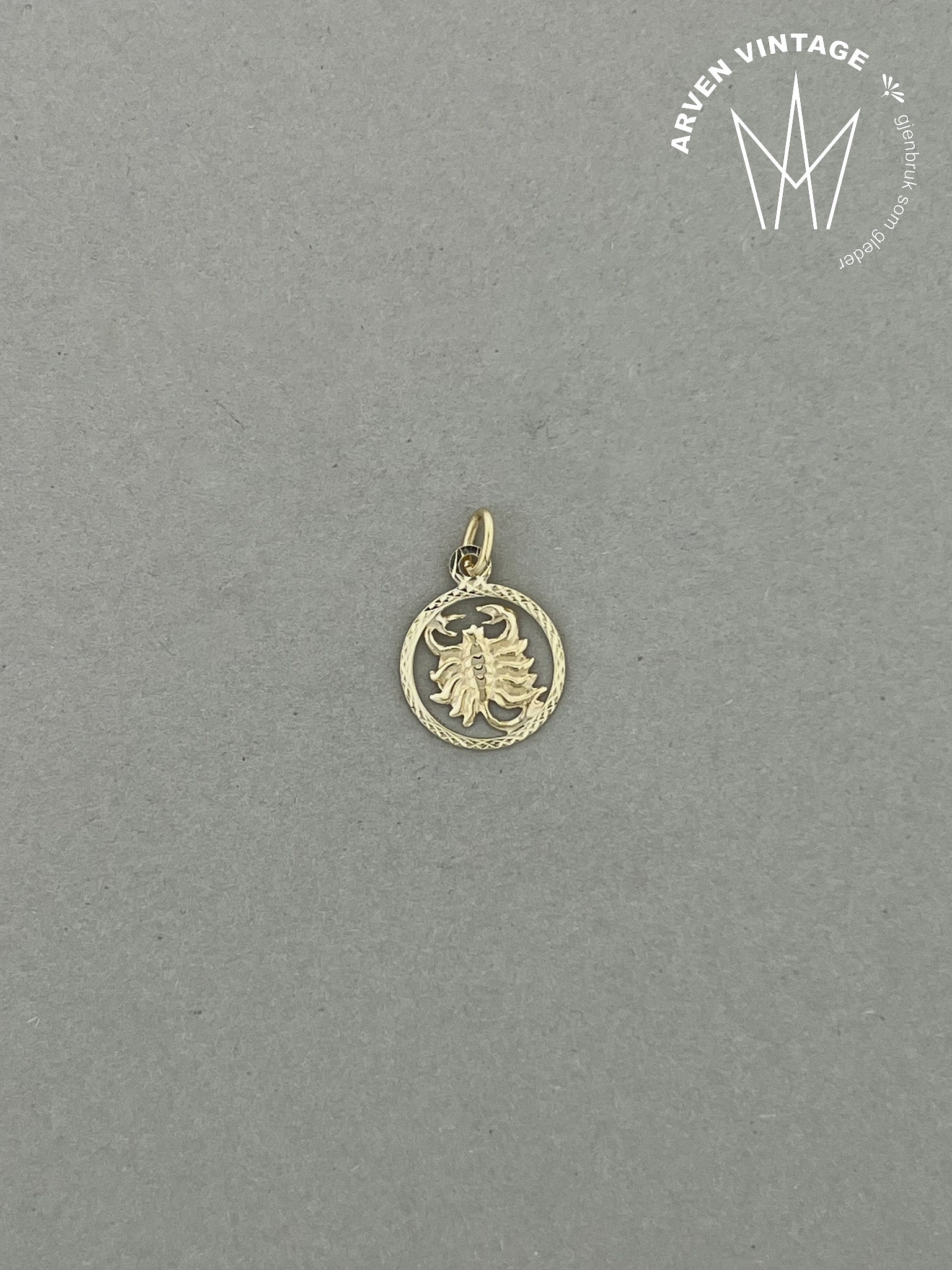 Vintage Scorpio pendant yellow gold