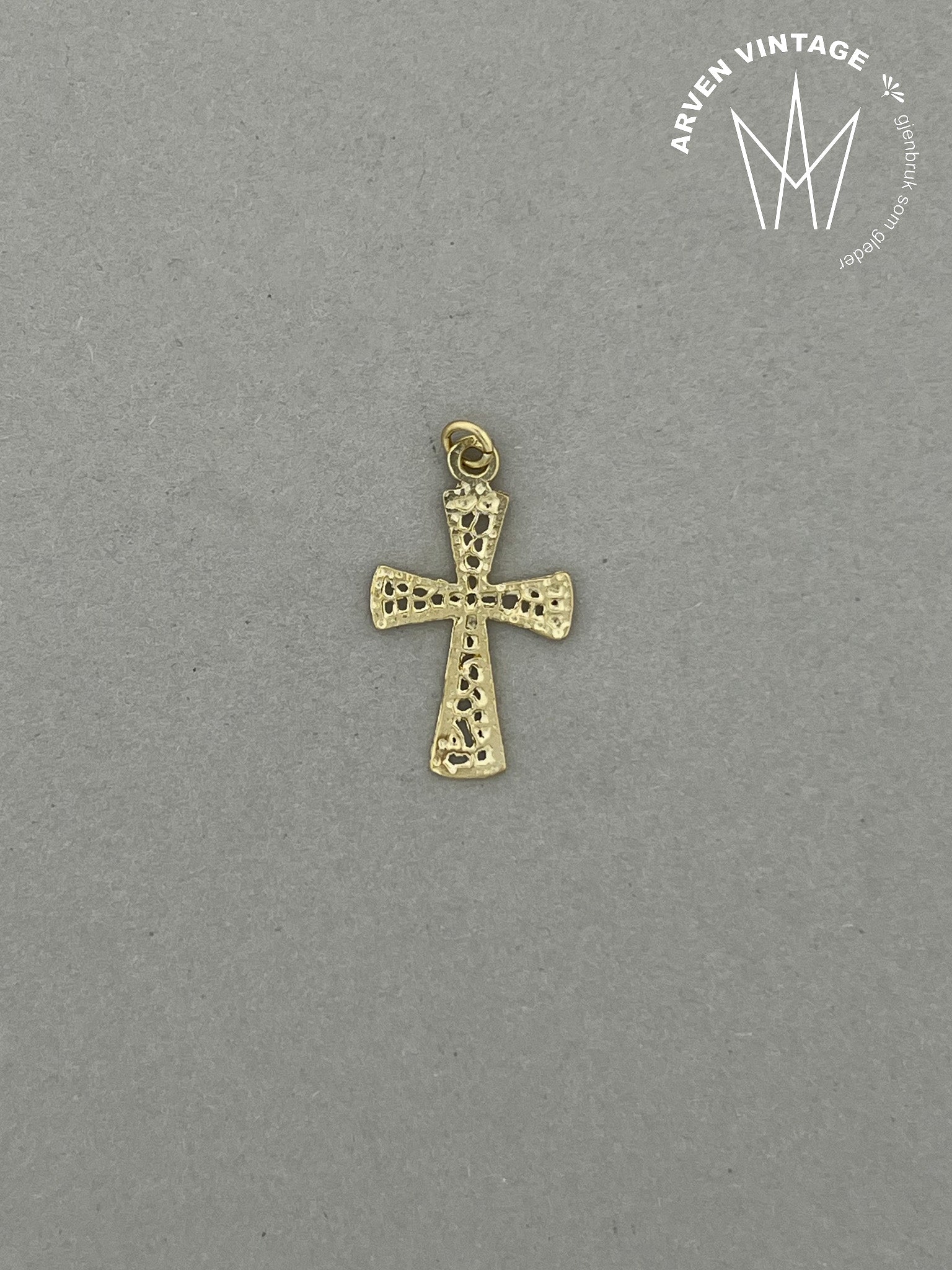 Vintage cross pendant yellow gold