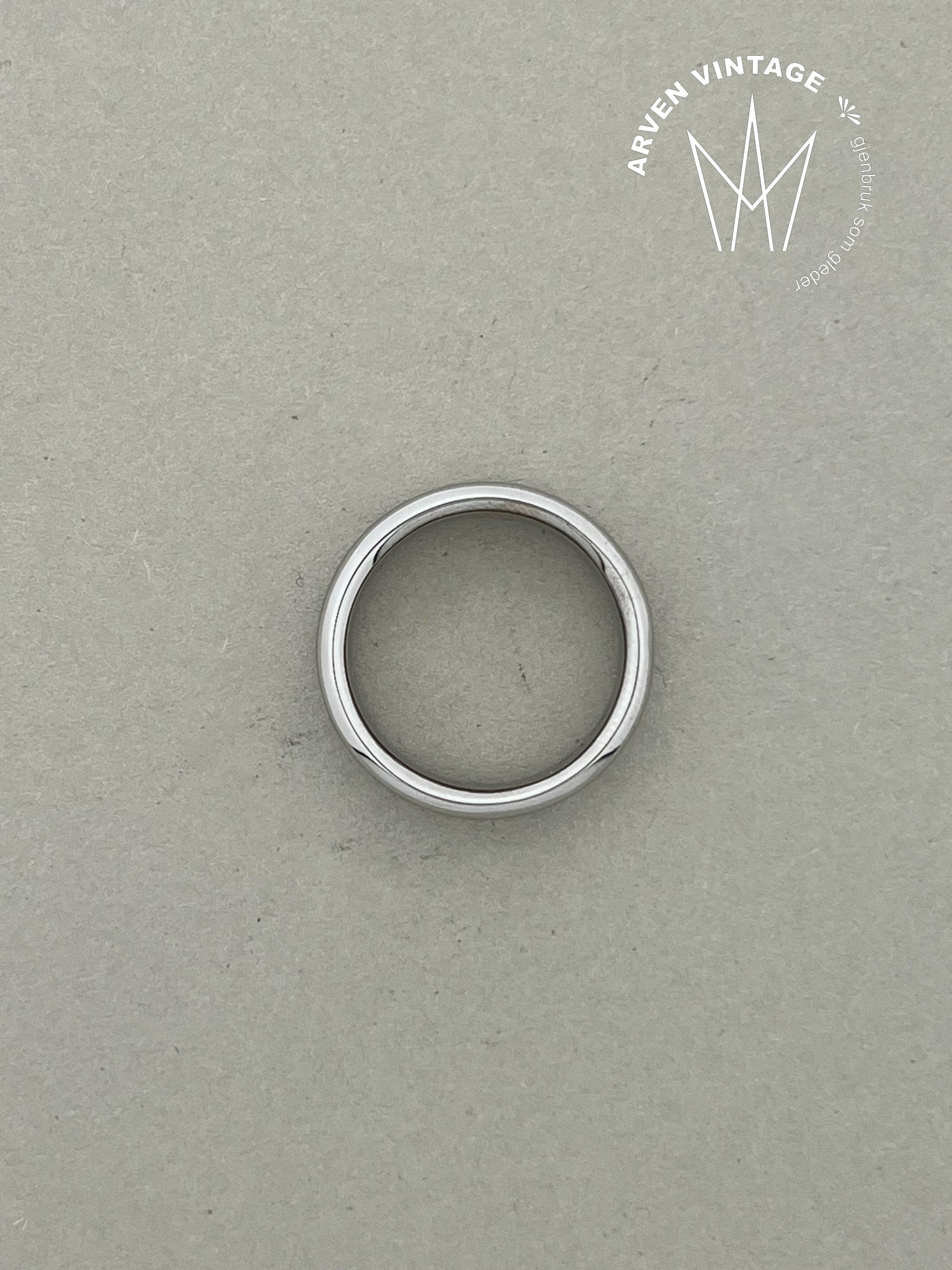 Vintage glatt ring hvitt gull 61