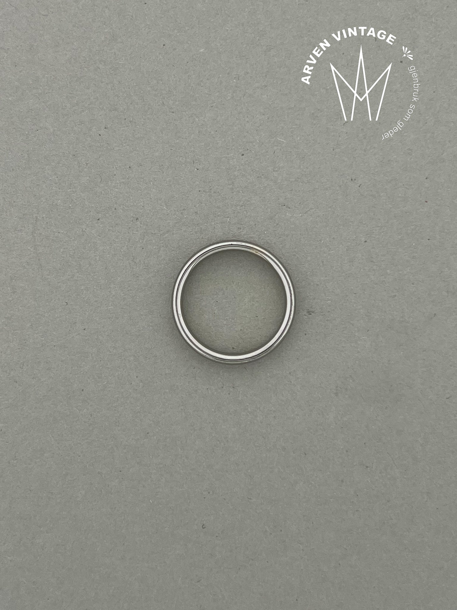 Vintage glatt ring hvitt gull 59