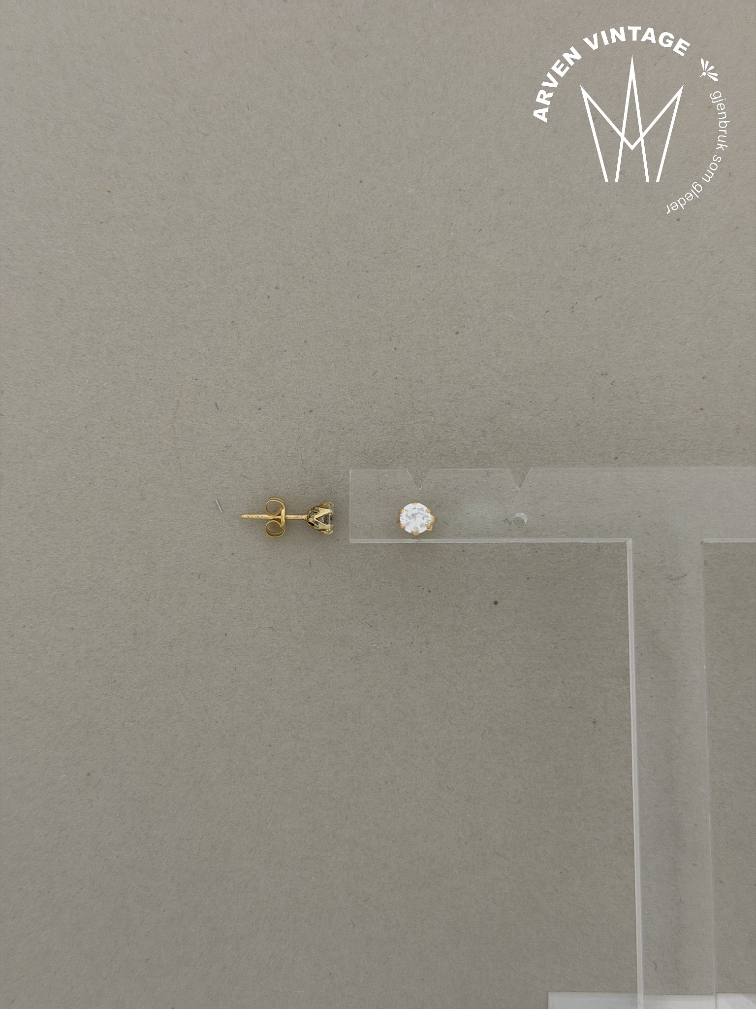 Vintage ørepynt gult gull med blanke stener