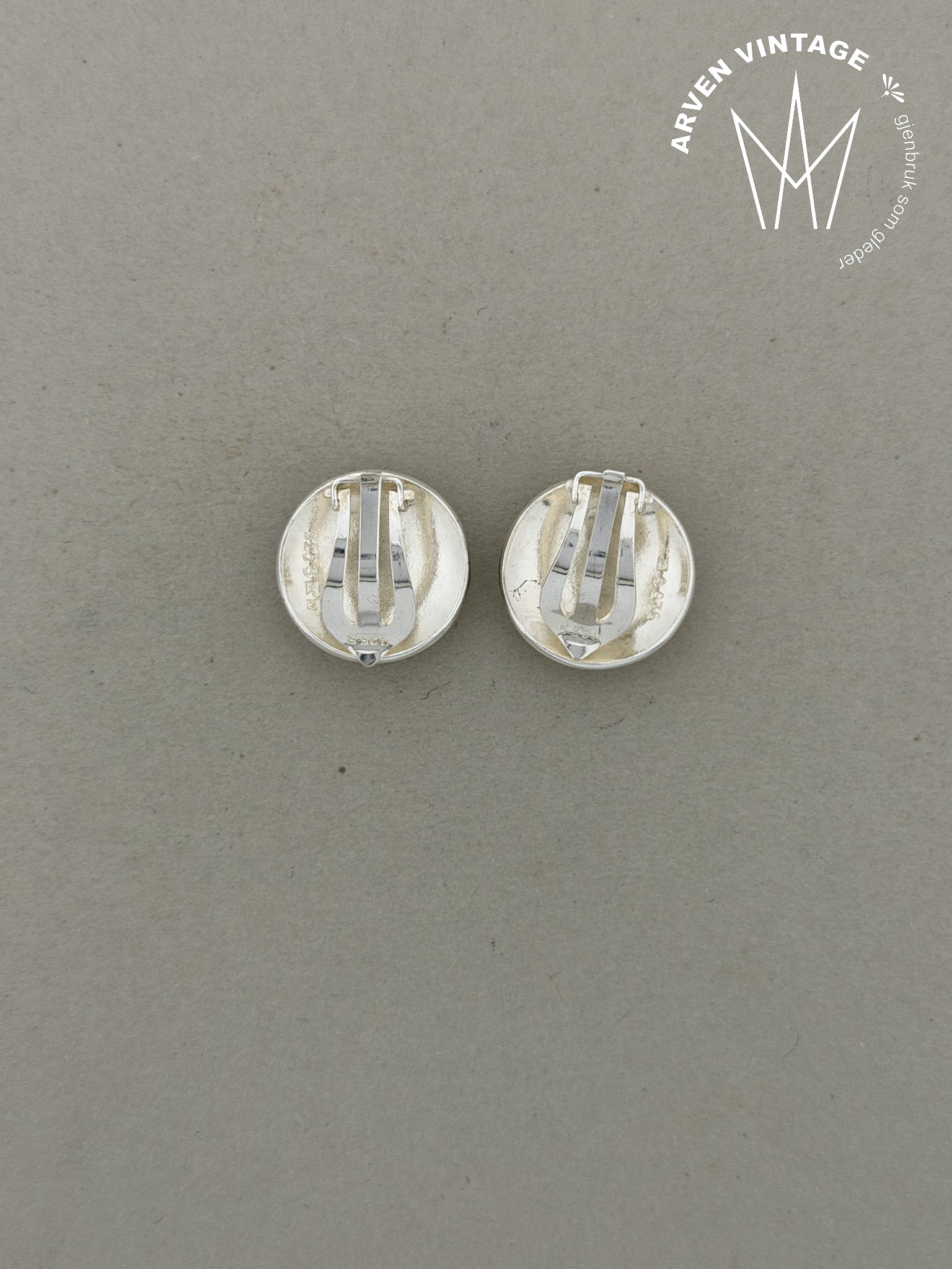 Vintage sølv emaljeørepynt med klips