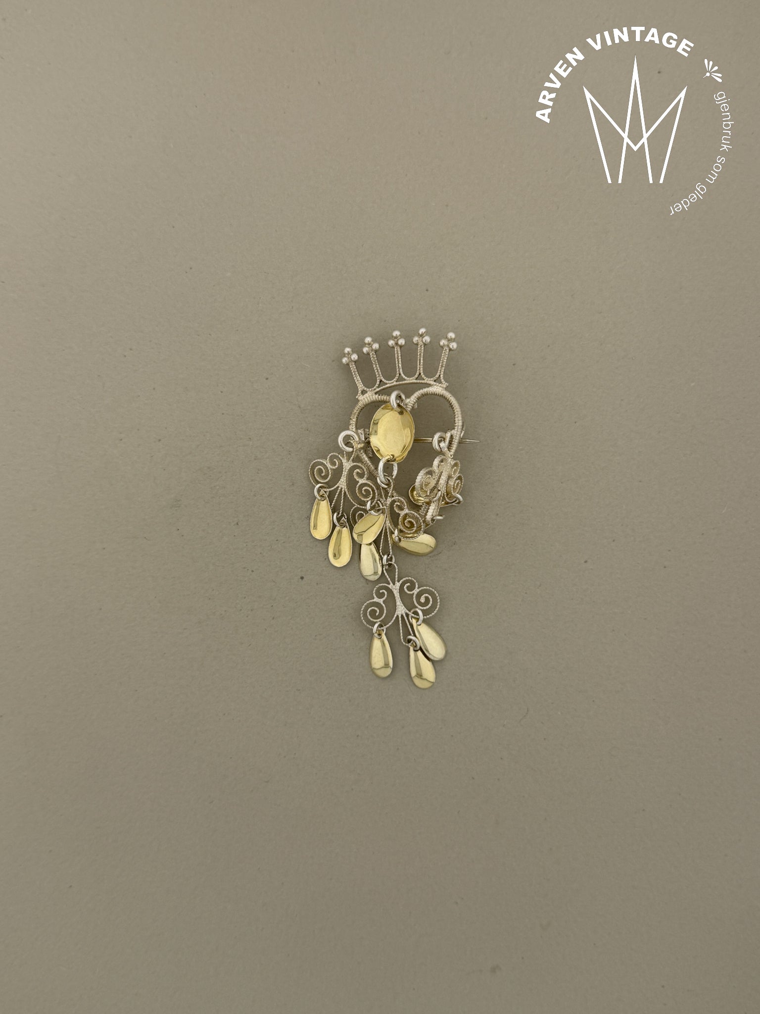 Vintage hjertesølje med forgylte løv