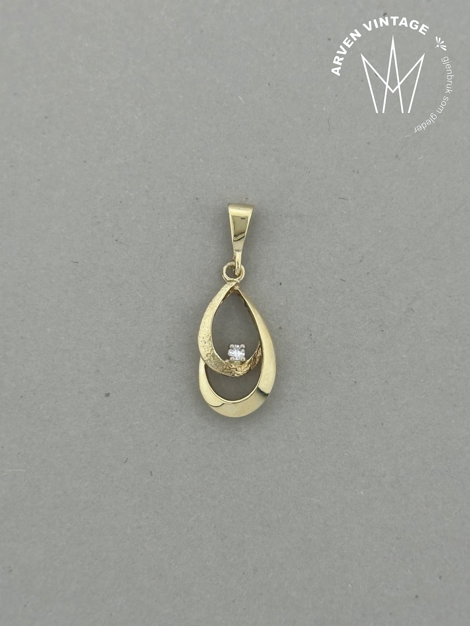 Vintage anheng gult gull med blank sten