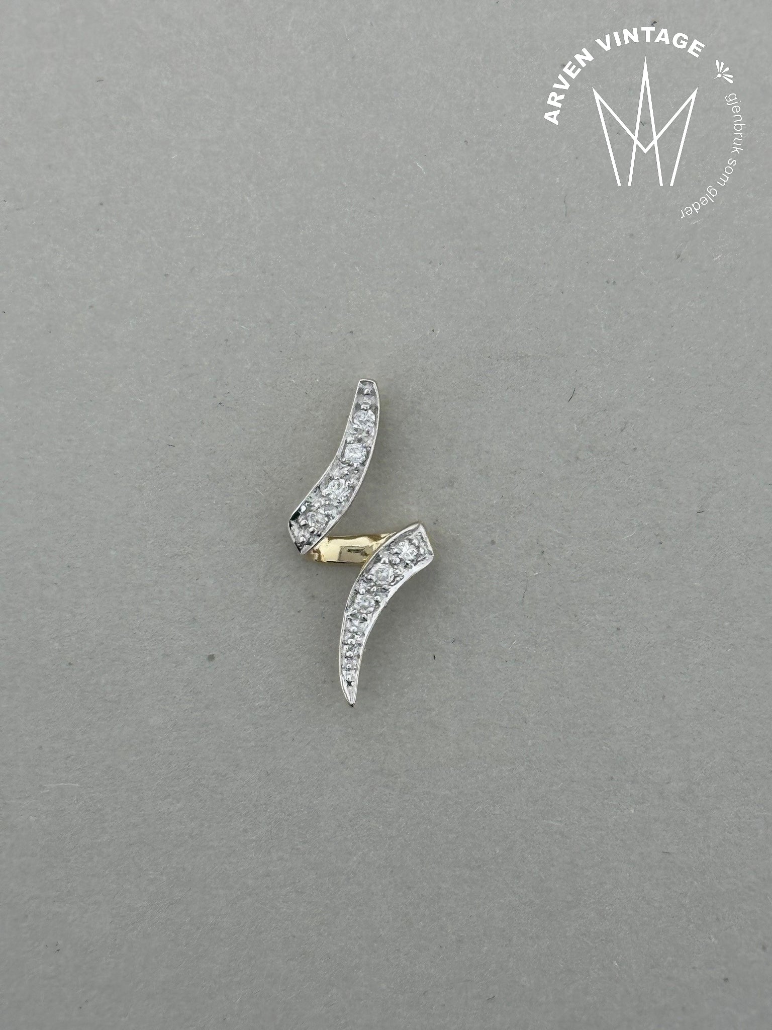 Vintage anheng gult gull med blanke stener