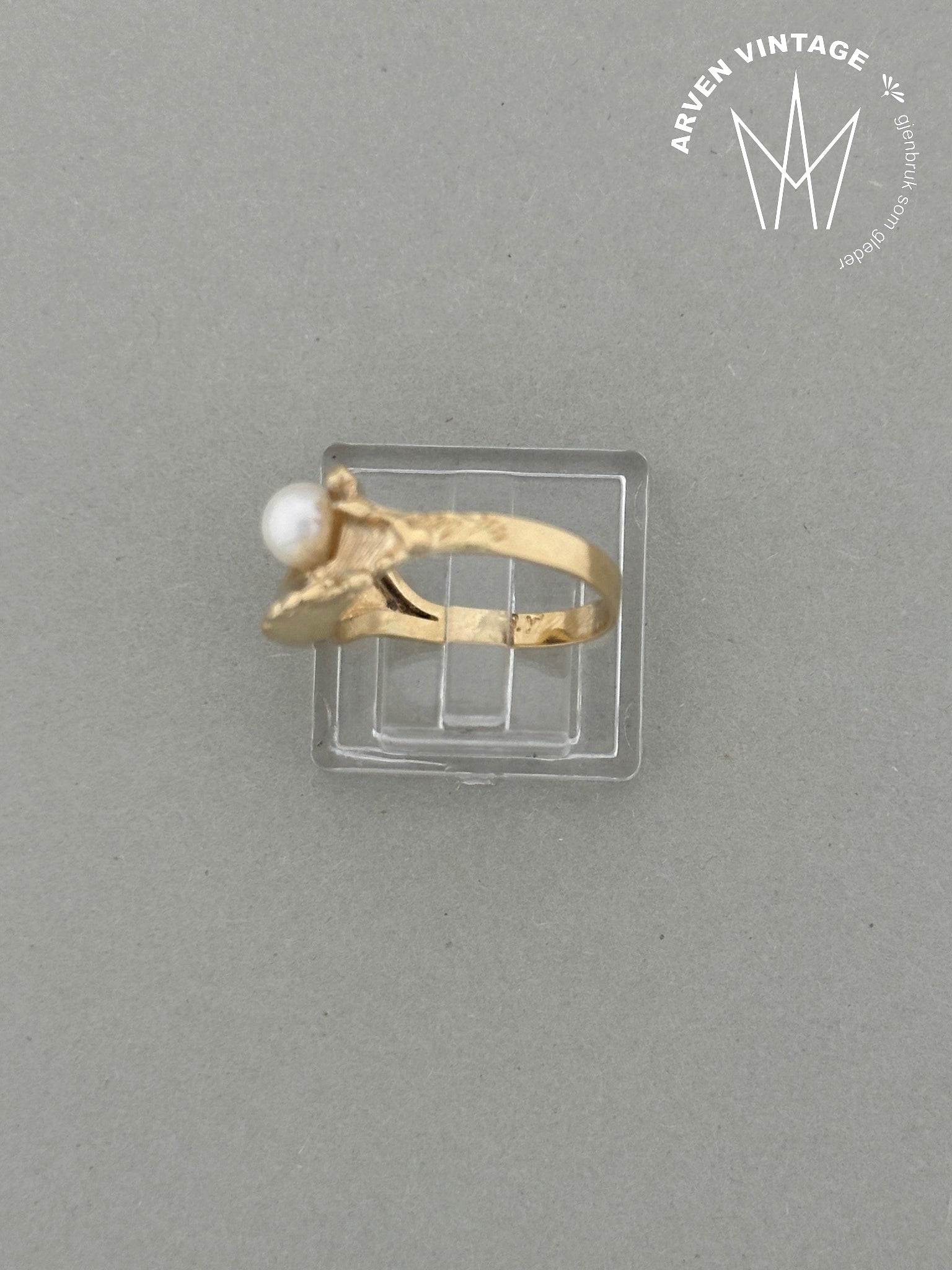 Vintage perlering i gult gull str 52