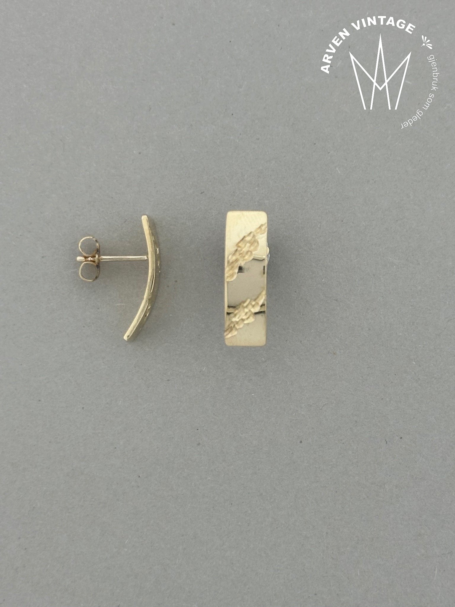 Vintage ørepynt i gult gull