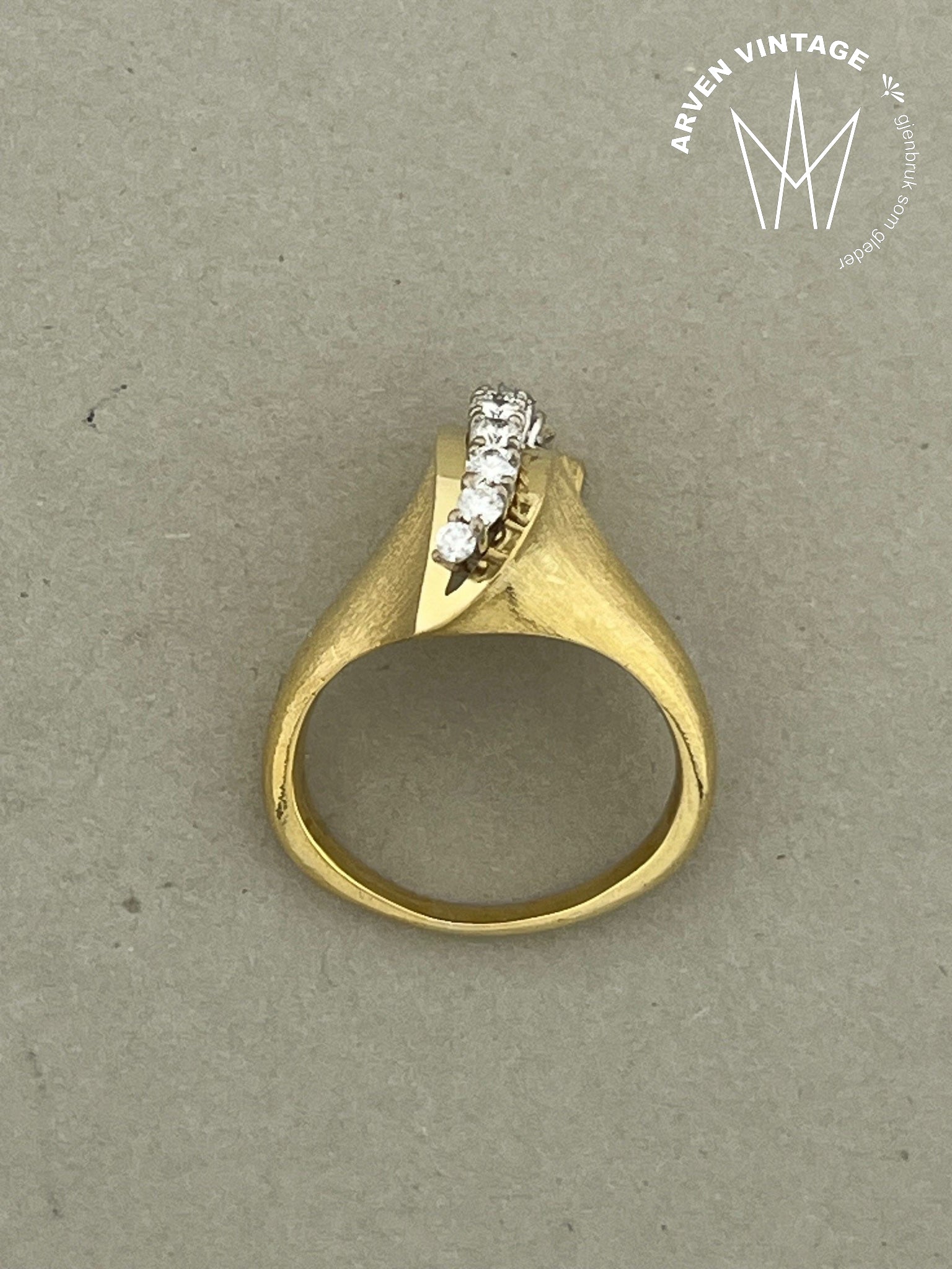 Vintage diamantring gult gull str55
