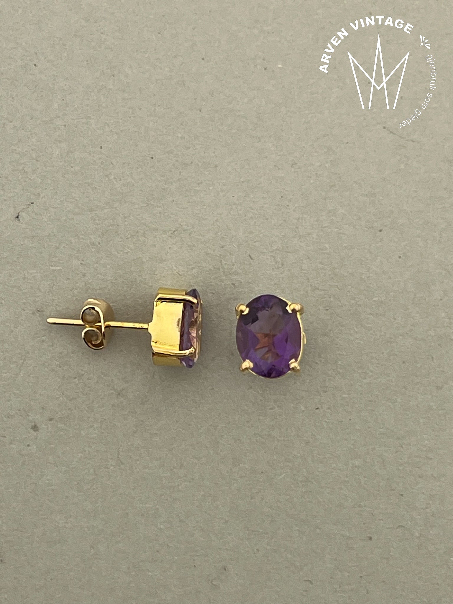 Vintage ørepynt 21K gult gull med lilla sten