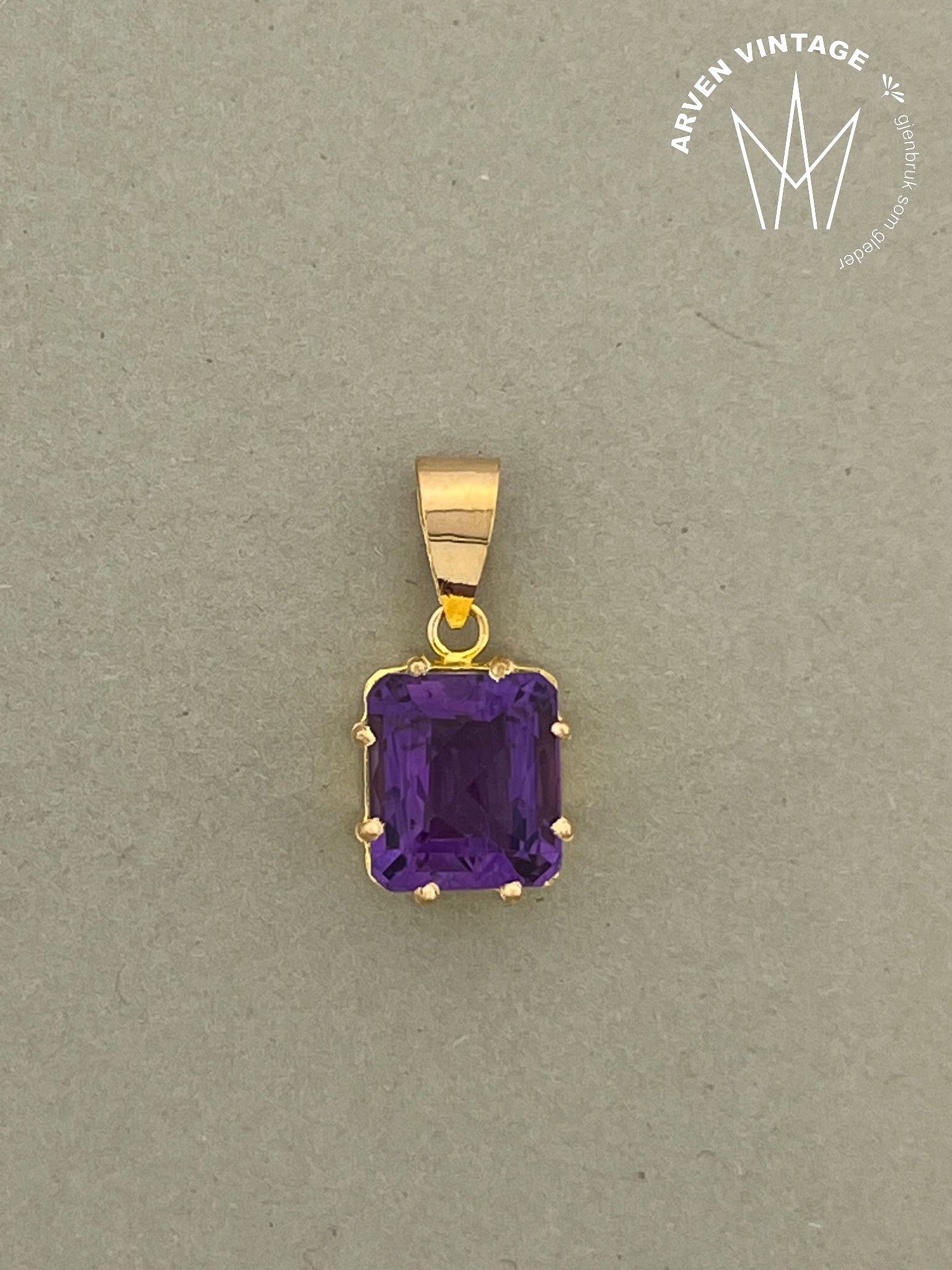 Vintage anheng 21K gult gull med lilla sten