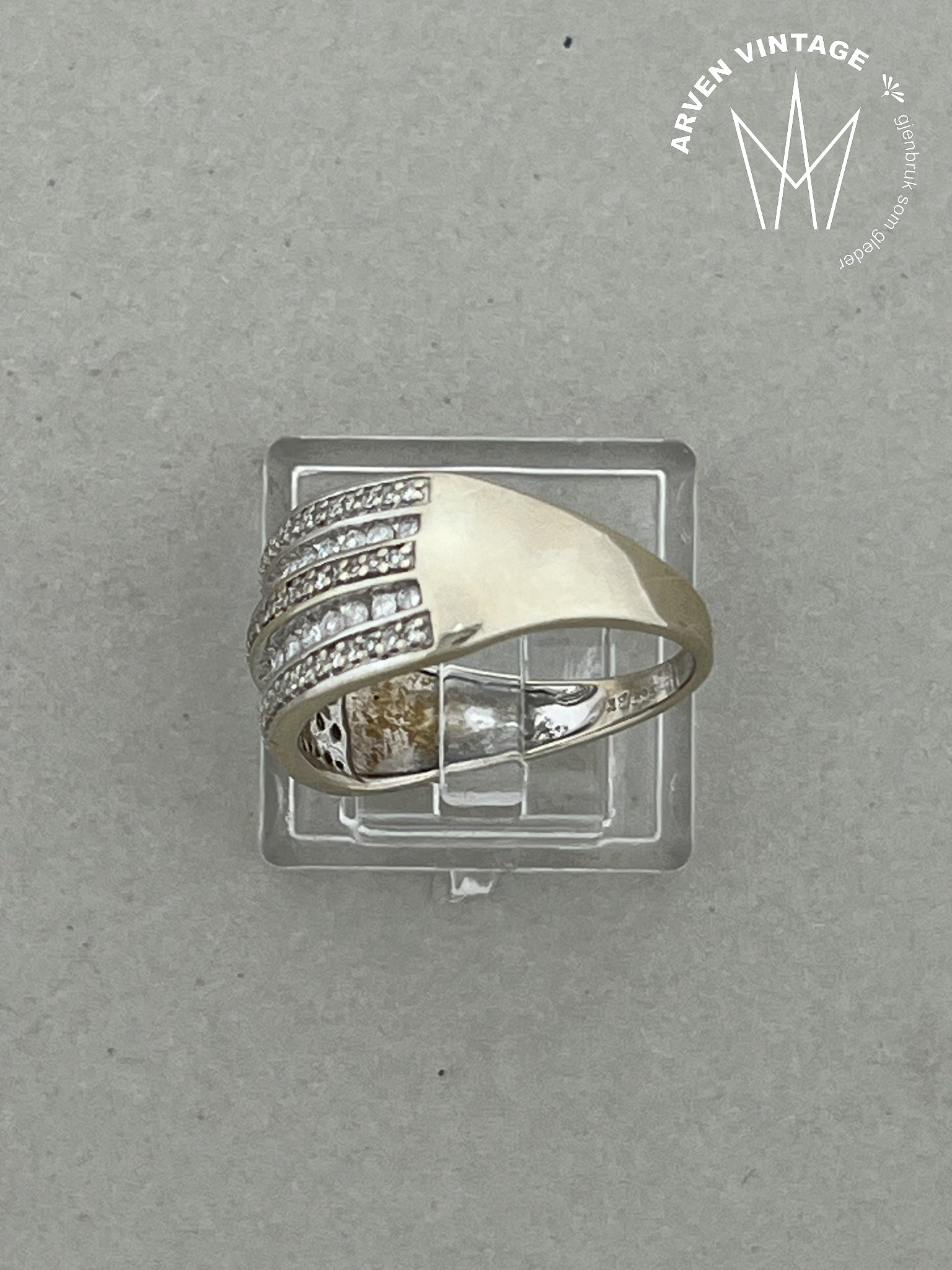 Vintage diamantring hvitt gull str 56